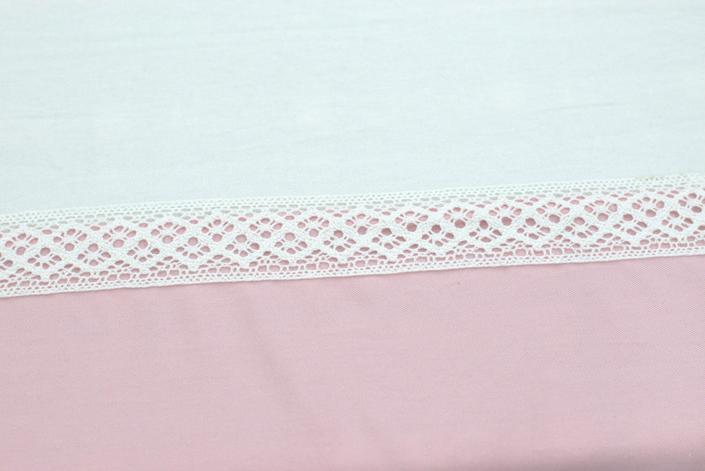 King Size Cotton Bed Sheet with Elegant Floral Center Design – Soft Pink