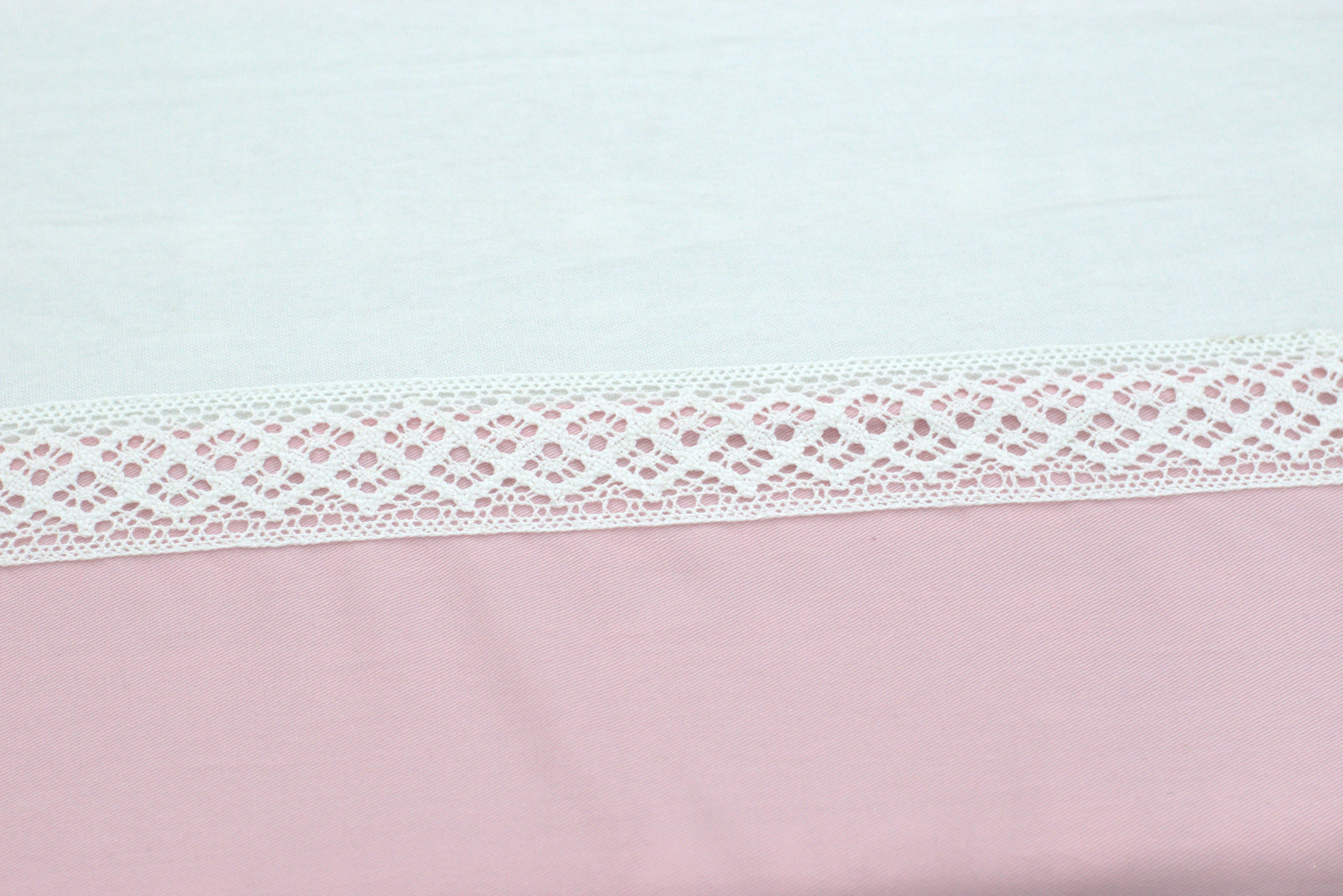 King Size Cotton Bed Sheet with Elegant Floral Center Design – Soft Pink
