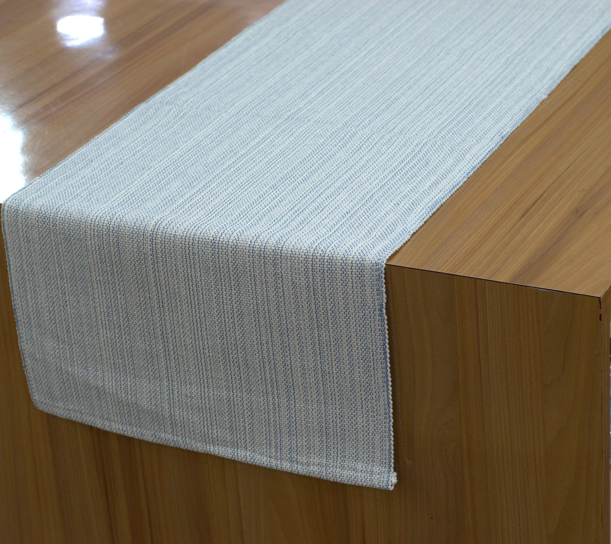 Elegant Blue & White Textured Table Runner – 2.10 M x 40 cm