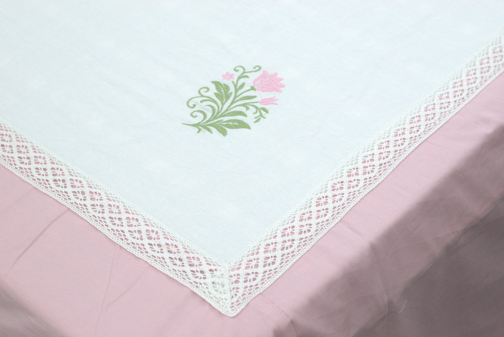 King Size Cotton Bed Sheet with Elegant Floral Center Design – Soft Pink