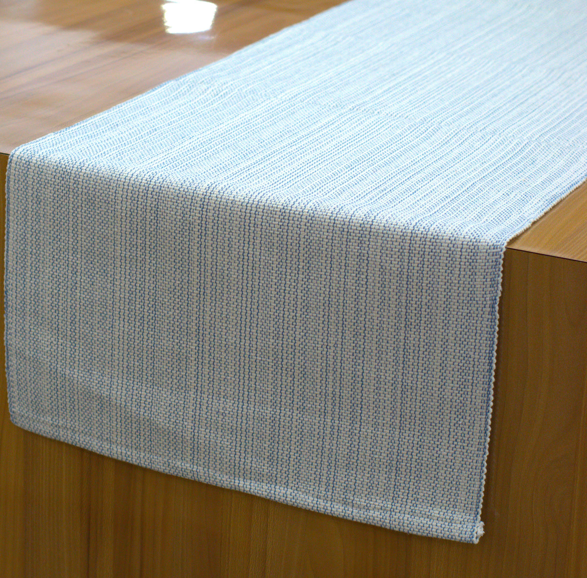 Elegant Blue & White Textured Table Runner – 2.10 M x 40 cm