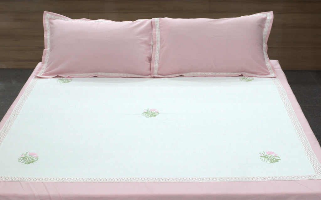 King Size Cotton Bed Sheet with Elegant Floral Center Design – Soft Pink