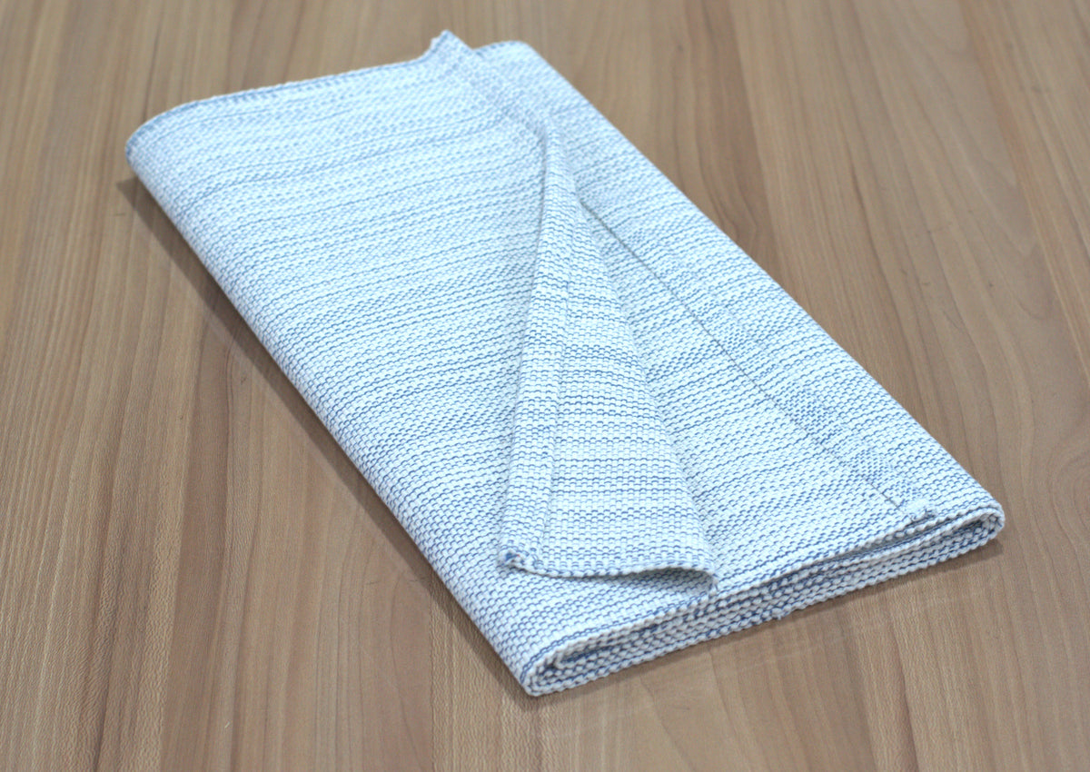 Elegant Blue & White Textured Table Runner – 2.10 M x 40 cm