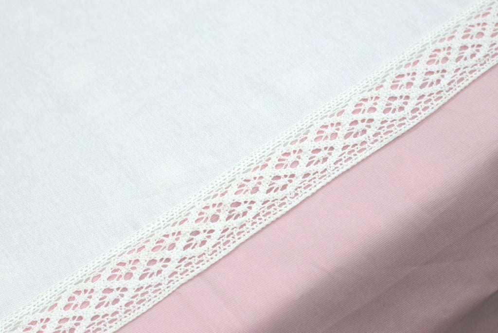 King Size Cotton Bed Sheet with Elegant Floral Center Design – Soft Pink