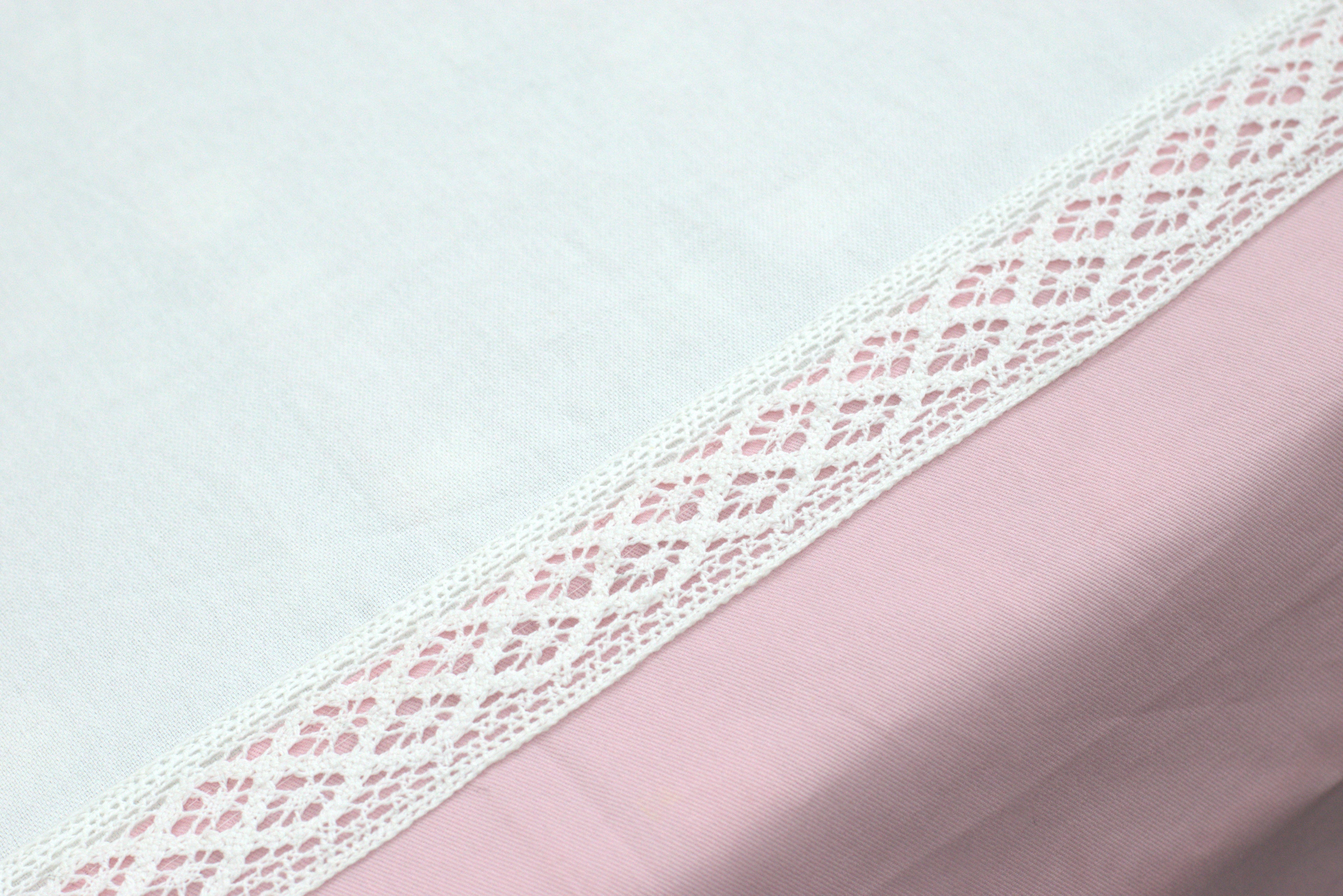 King Size Cotton Bed Sheet with Elegant Floral Center Design – Soft Pink