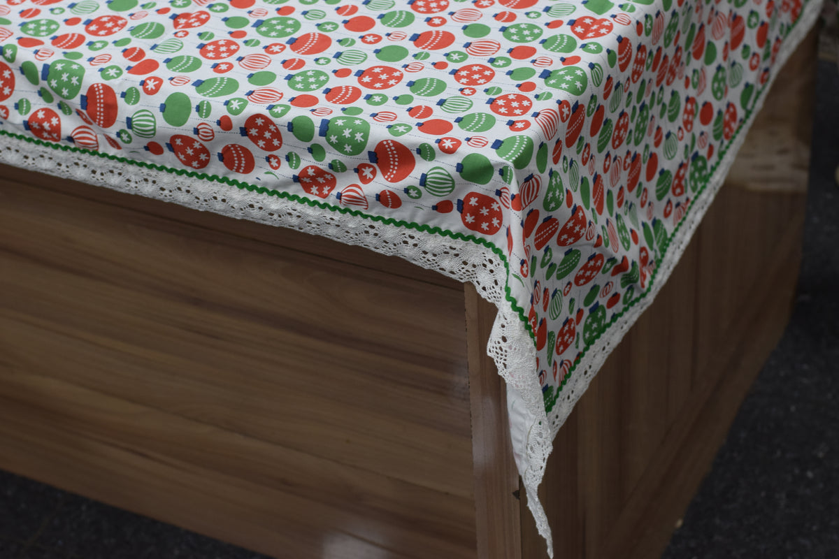 Festive Christmas Bauble Printed Cotton Table Cover with Lace Trim – Nushio by Pulpel