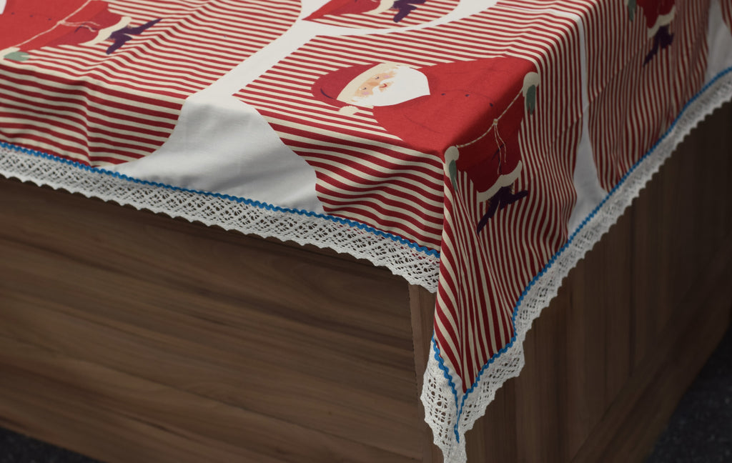 Christmas Printed Table Cloth with Lace Border – 2.30 × 1.50 Metres – Nushio by Pulpel