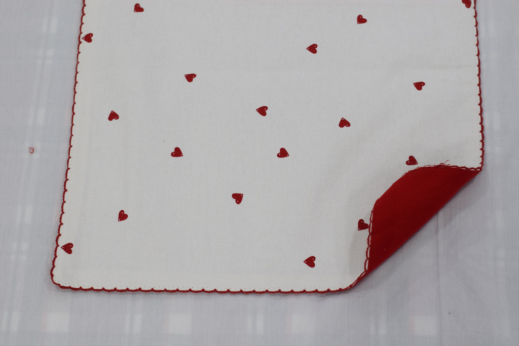 White Cotton Table Runner with Red Heart Print – 175 × 35 cm