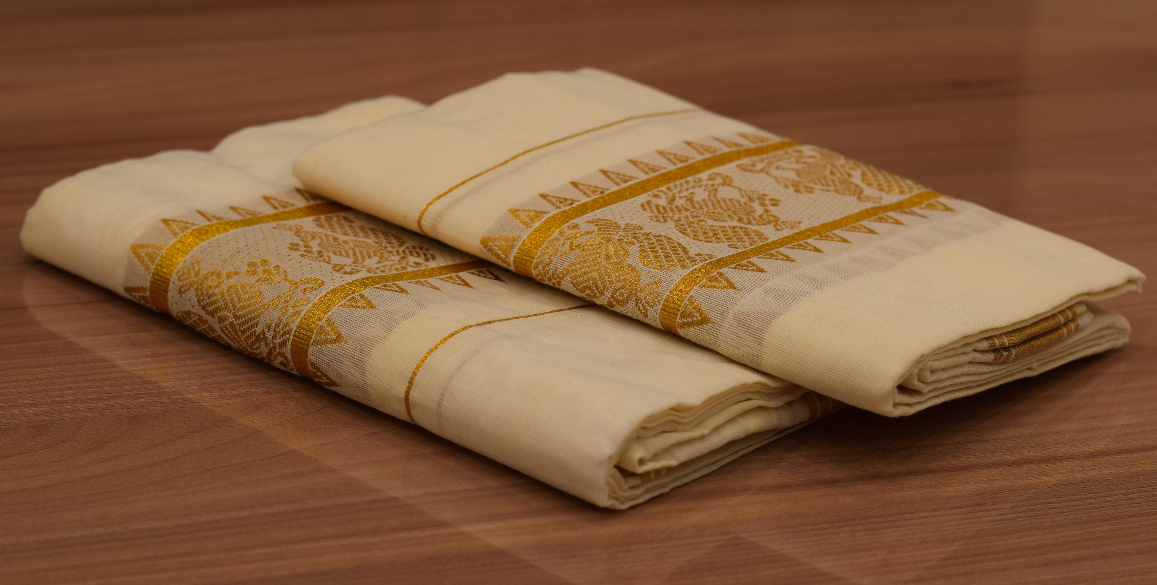 Kerala Kodi Color Women's Set Mundu – 2.50 Meter Traditional Cotton Set Mundu with Peacock Design Golden Border