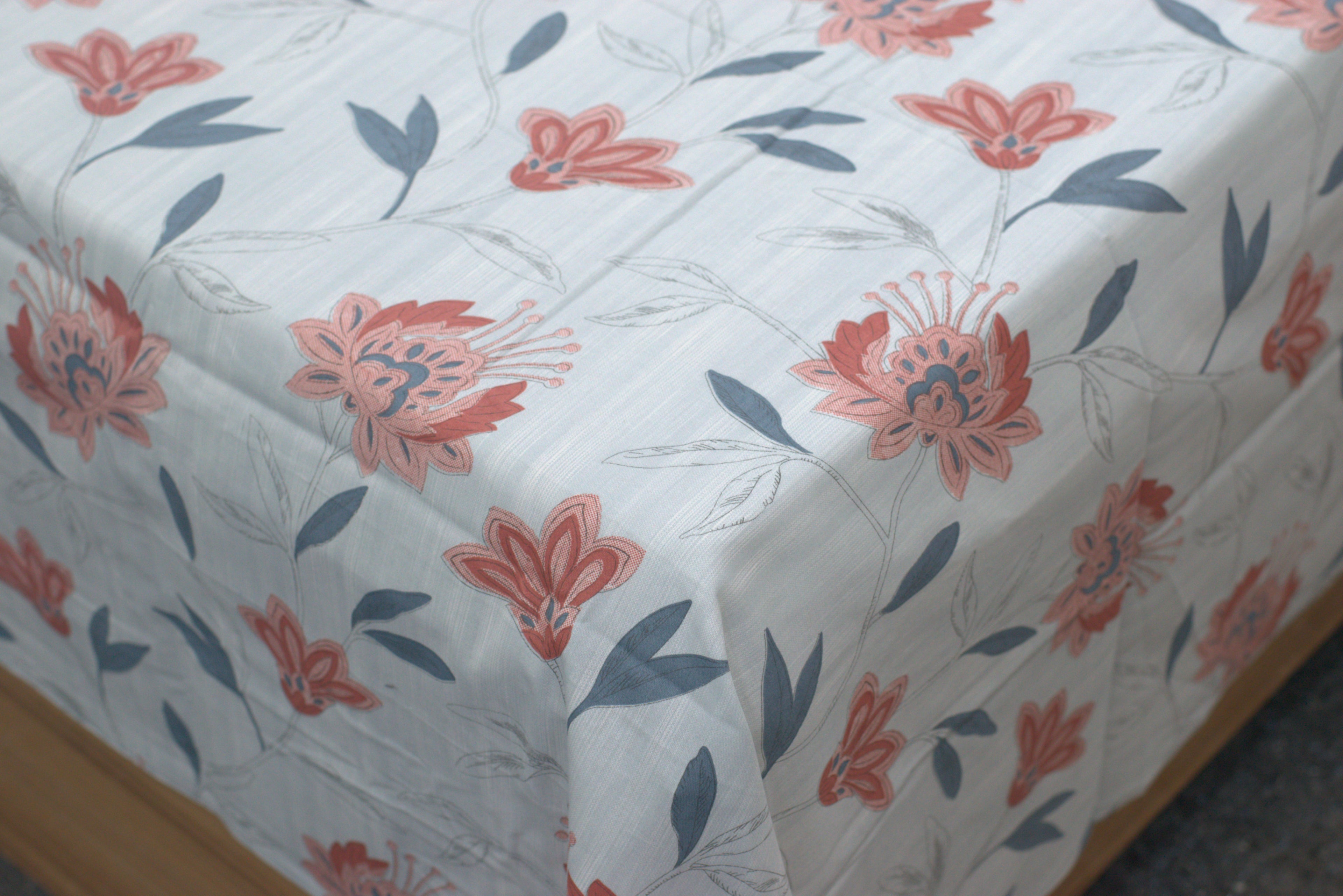 Soft Floral Print Queen Size Bedsheet with 2 Pillow Covers – Elegant Cotton Comfort
