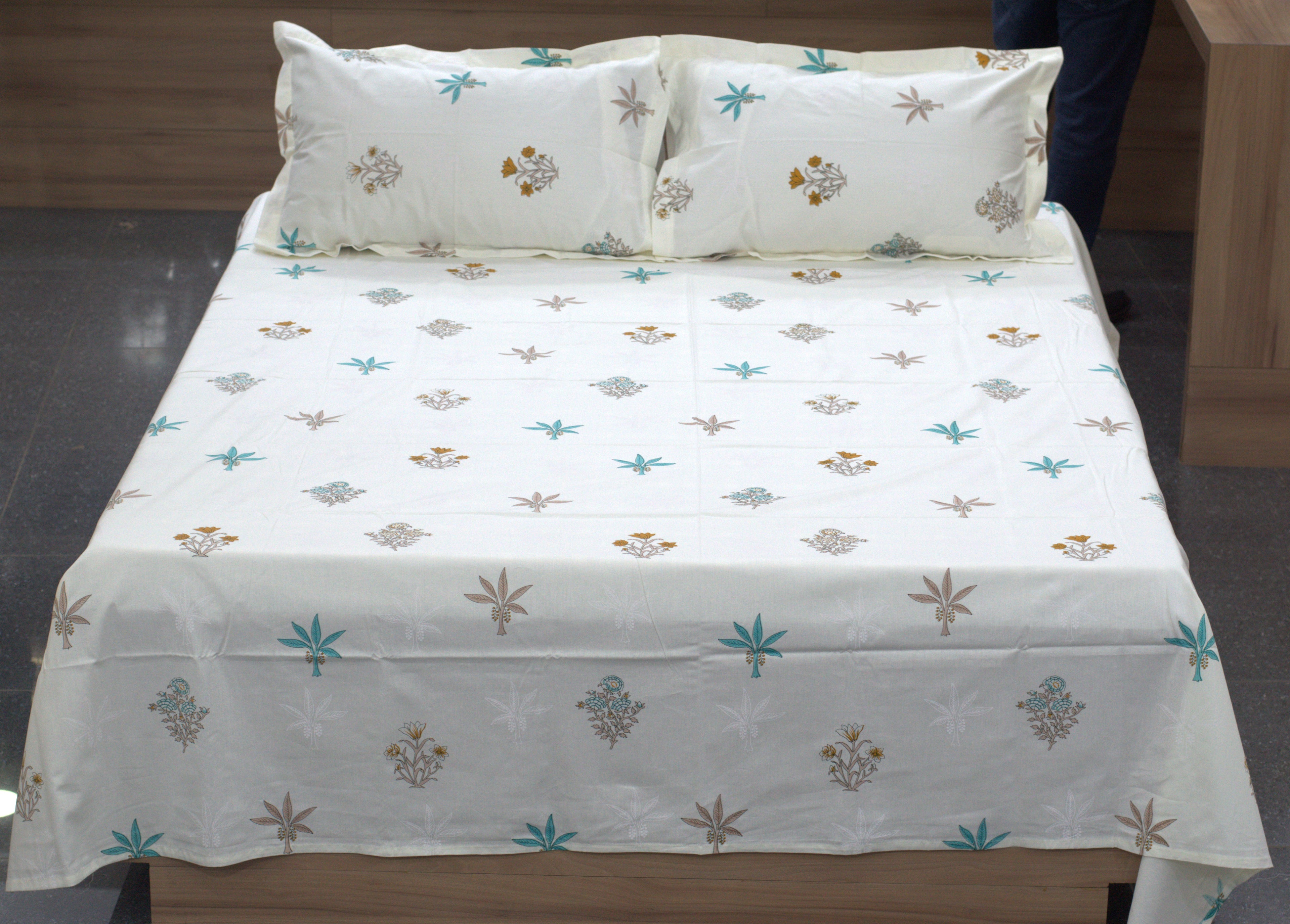 Off White Floral Print Queen Size Bedsheet with Pillow Covers