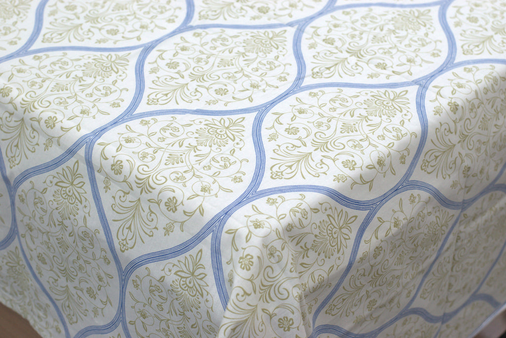 Geometric Print Queen Size Bedsheet with 2 Pillow Covers - View 2 - Nushio