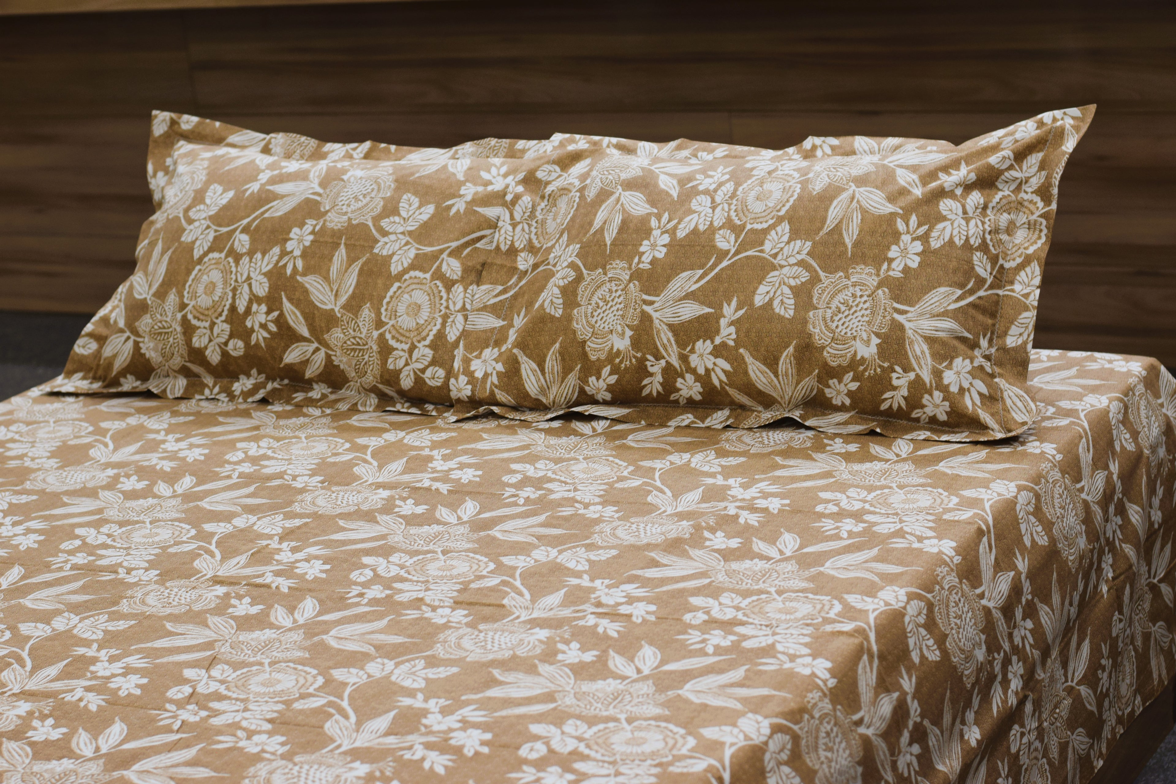 Elegant Floral Queen Size Bedsheet with Pillow Covers – Soft Cotton Blend | Brown & White