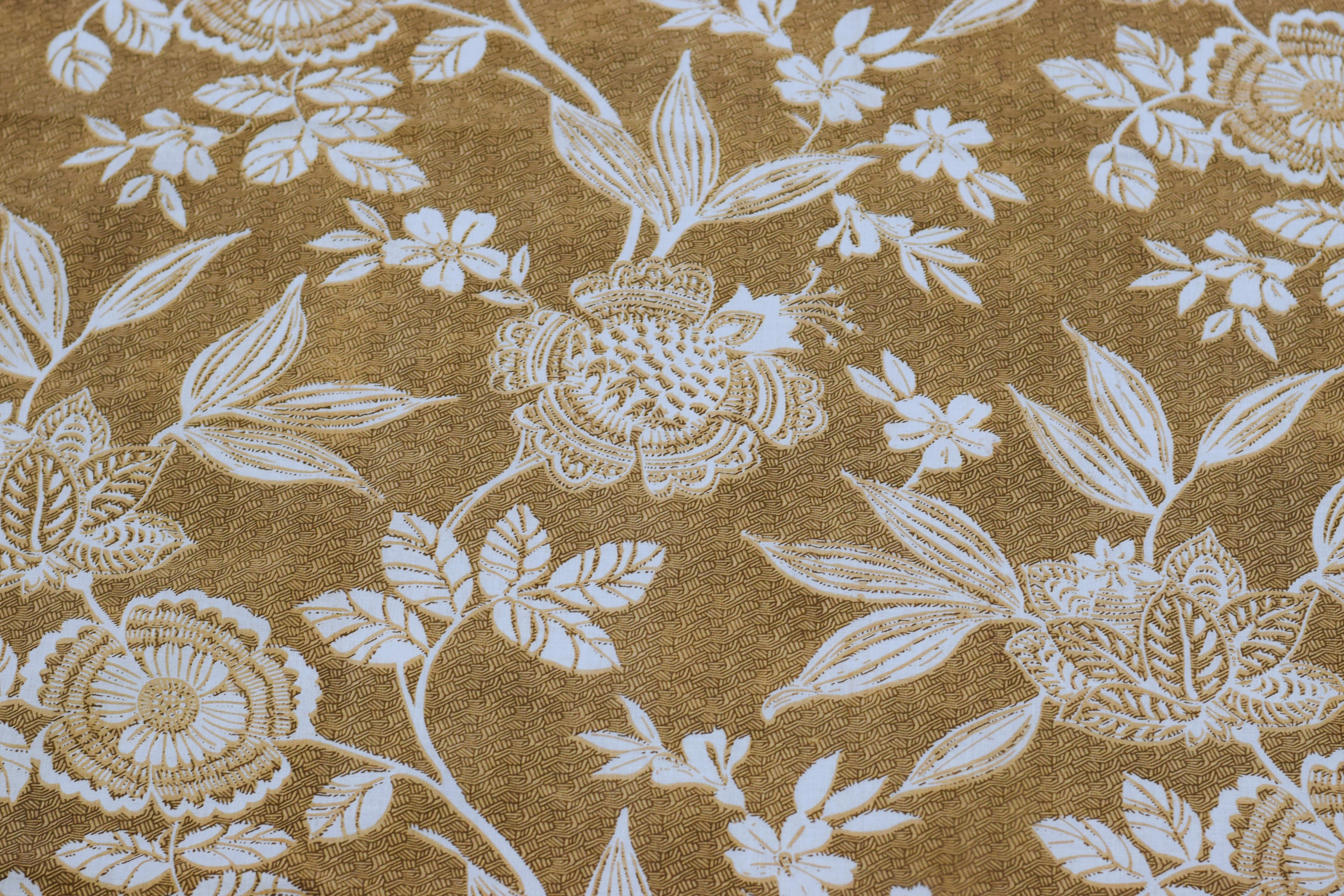 Elegant Floral Queen Size Bedsheet with Pillow Covers – Soft Cotton Blend | Brown & White