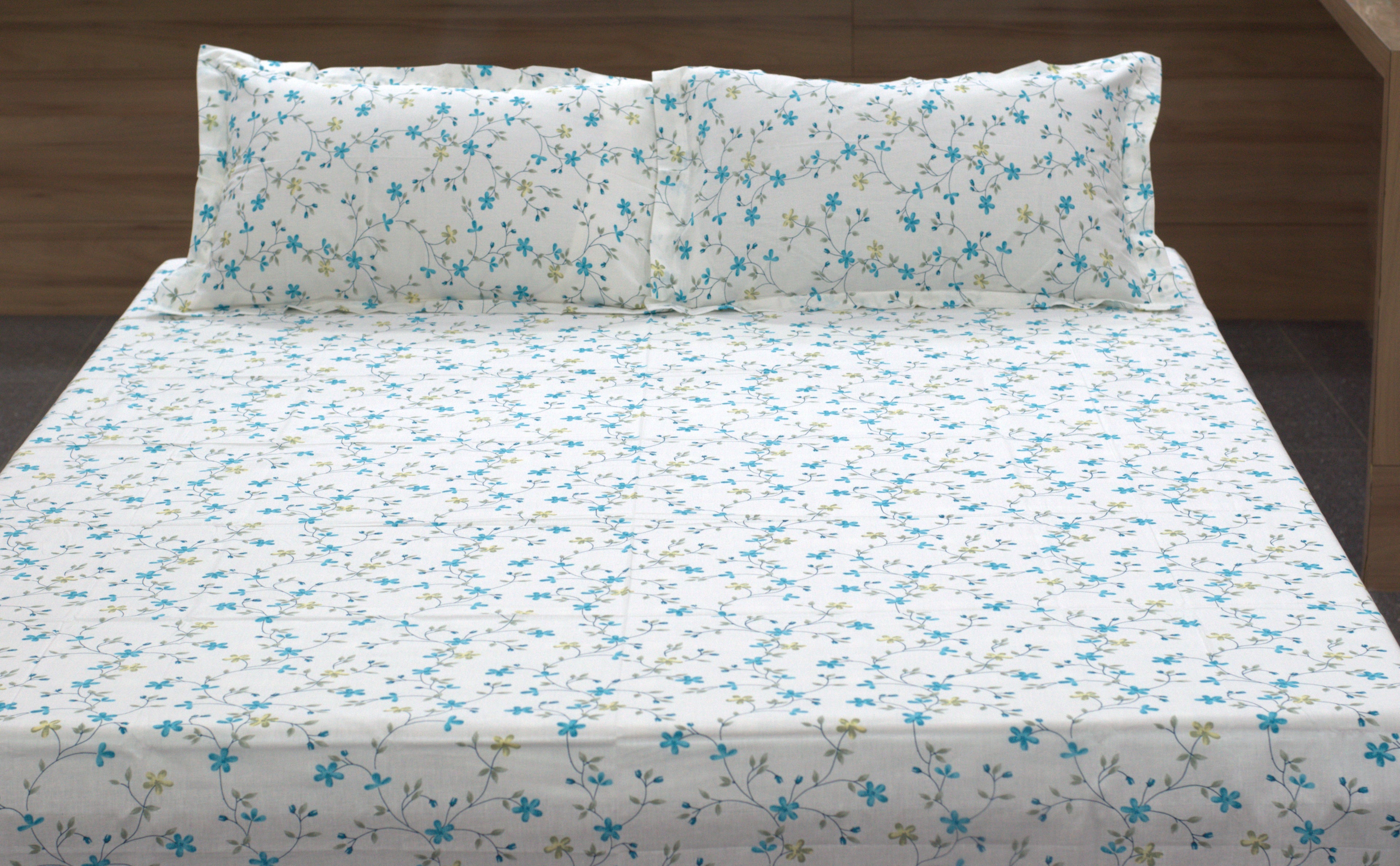 Blue Floral Queen Size Cotton Bedsheet with Pillow Covers