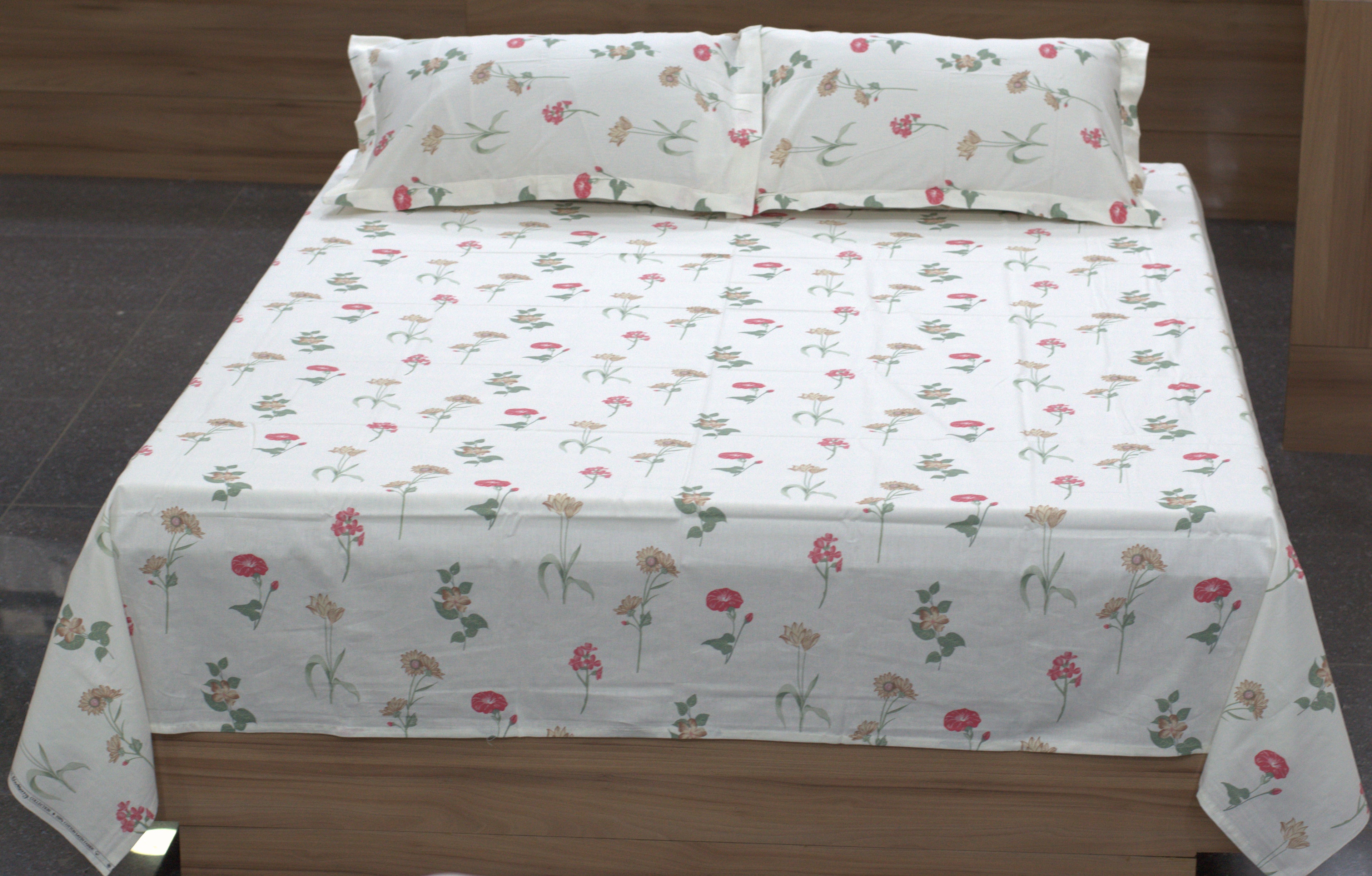 Floral Print Queen Size Bedsheet with Pillow Covers