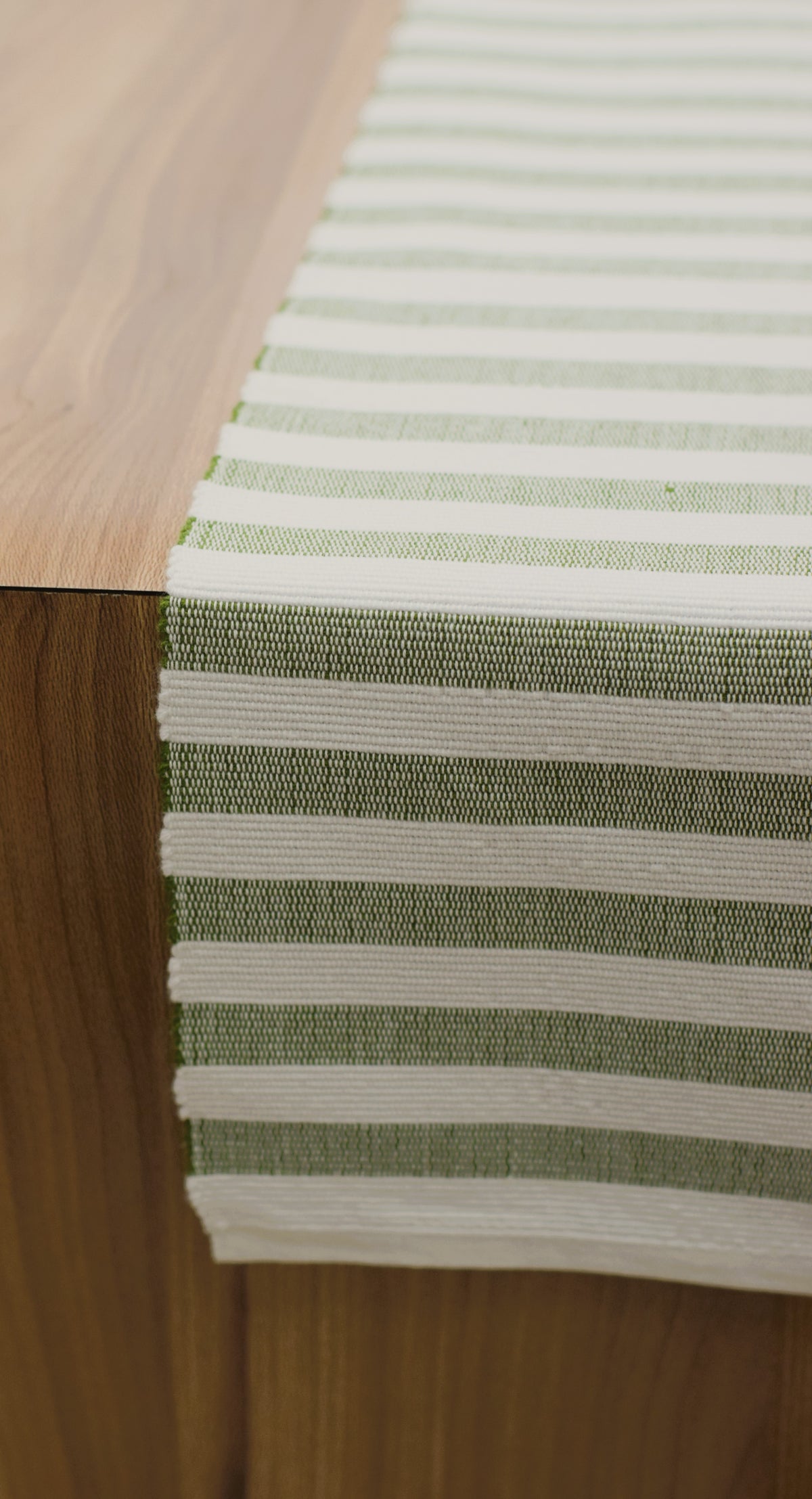 Green & White Striped Table Runner – 118 × 33 cm