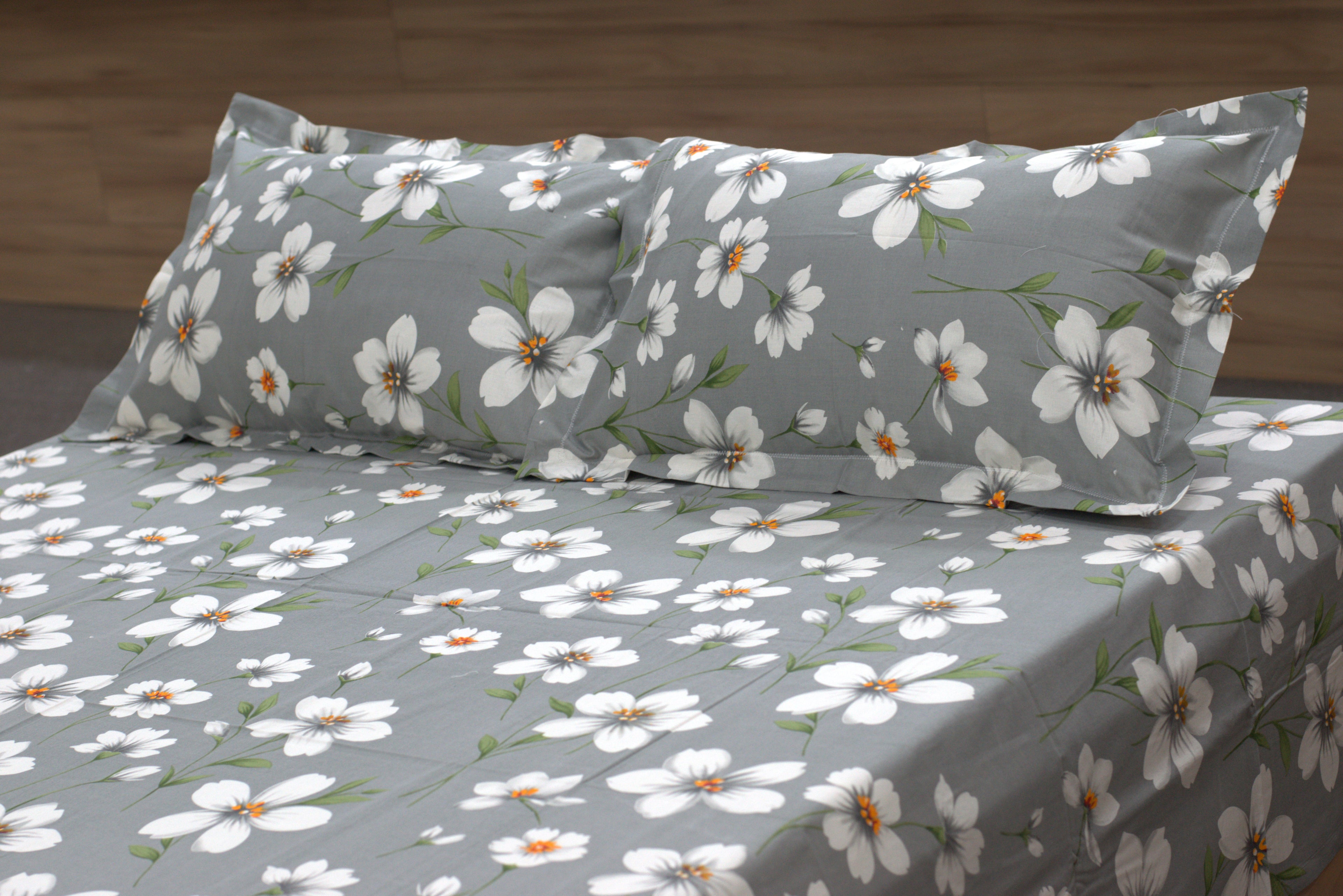 Grey & White Floral Print Queen Size Bedsheet with 2 Pillow Covers - View 2 - Floral - Nushio
