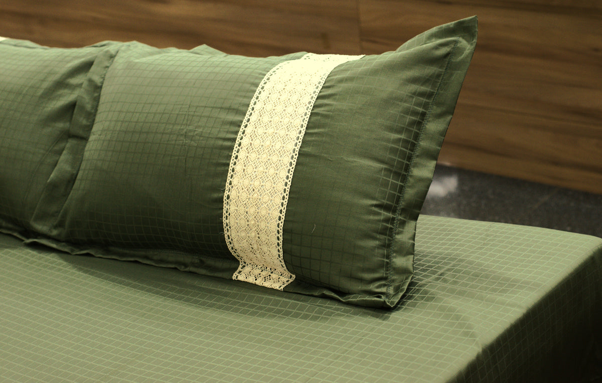 Cotton Blend Bedspread with Elegant Cream Lace Border – 100 × 116 Inches