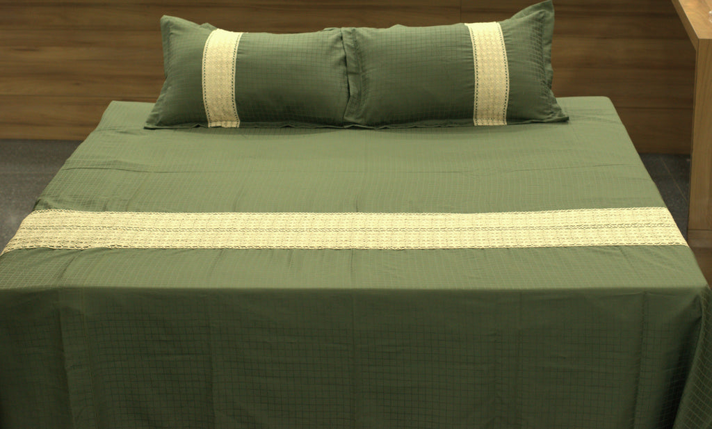 Cotton Blend Bedspread with Elegant Cream Lace Border – 100 × 116 Inches