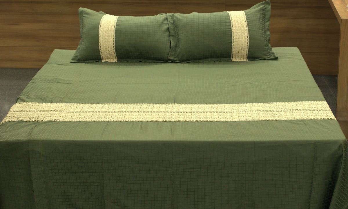 Cotton Blend Bedspread with Elegant Cream Lace Border – 100 × 116 Inches