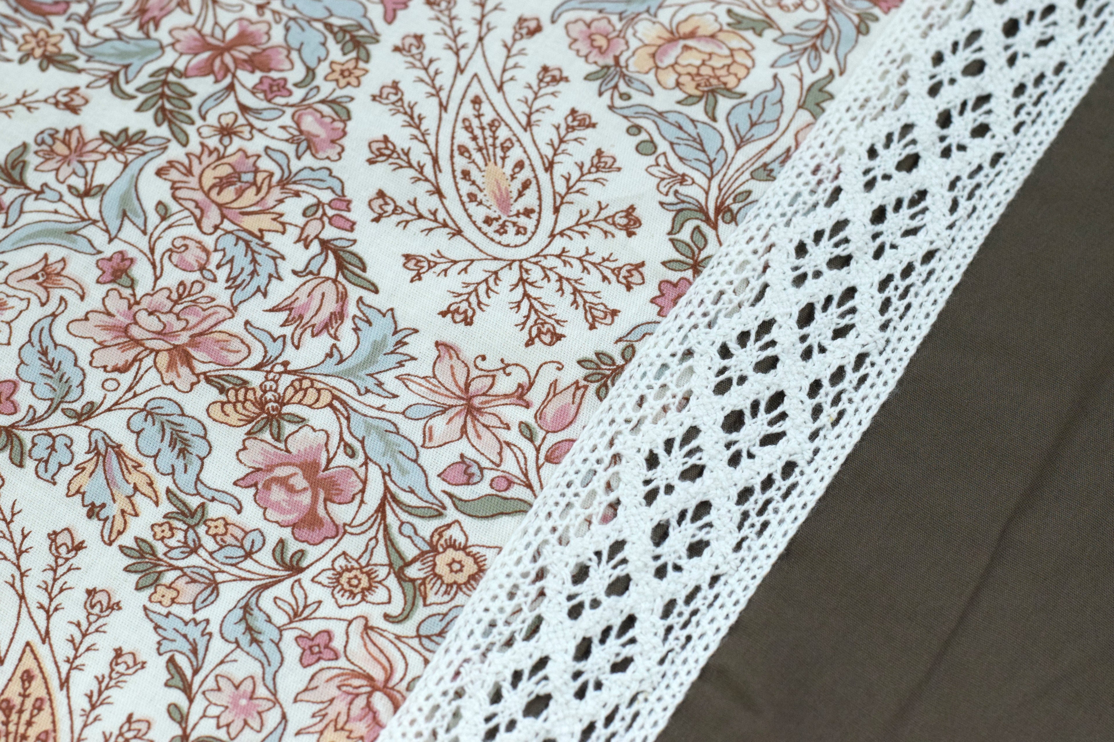 Premium Floral Printed Bed Spread with Lace Border – 86 x 102 Inches | Soft & Elegant Bedroom Bedding