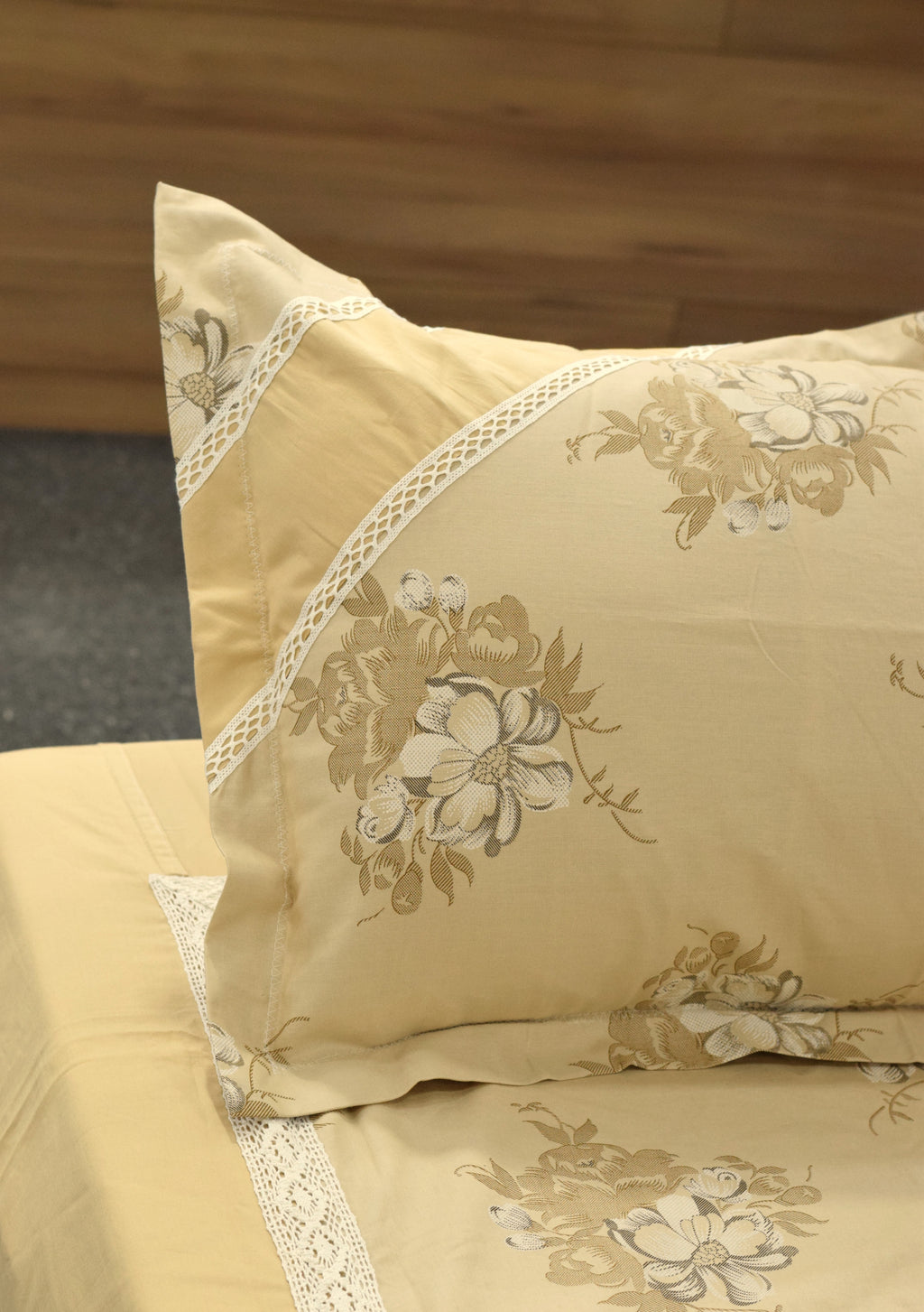 King Size Floral Bedspread Set with 2 Pillow Covers – Beige | 96 x 102 Inches | Soft & Elegant Bedding