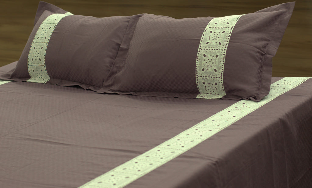 Cotton Blend Bedspread with Elegant Cream Lace Design – 102 × 114 Inches