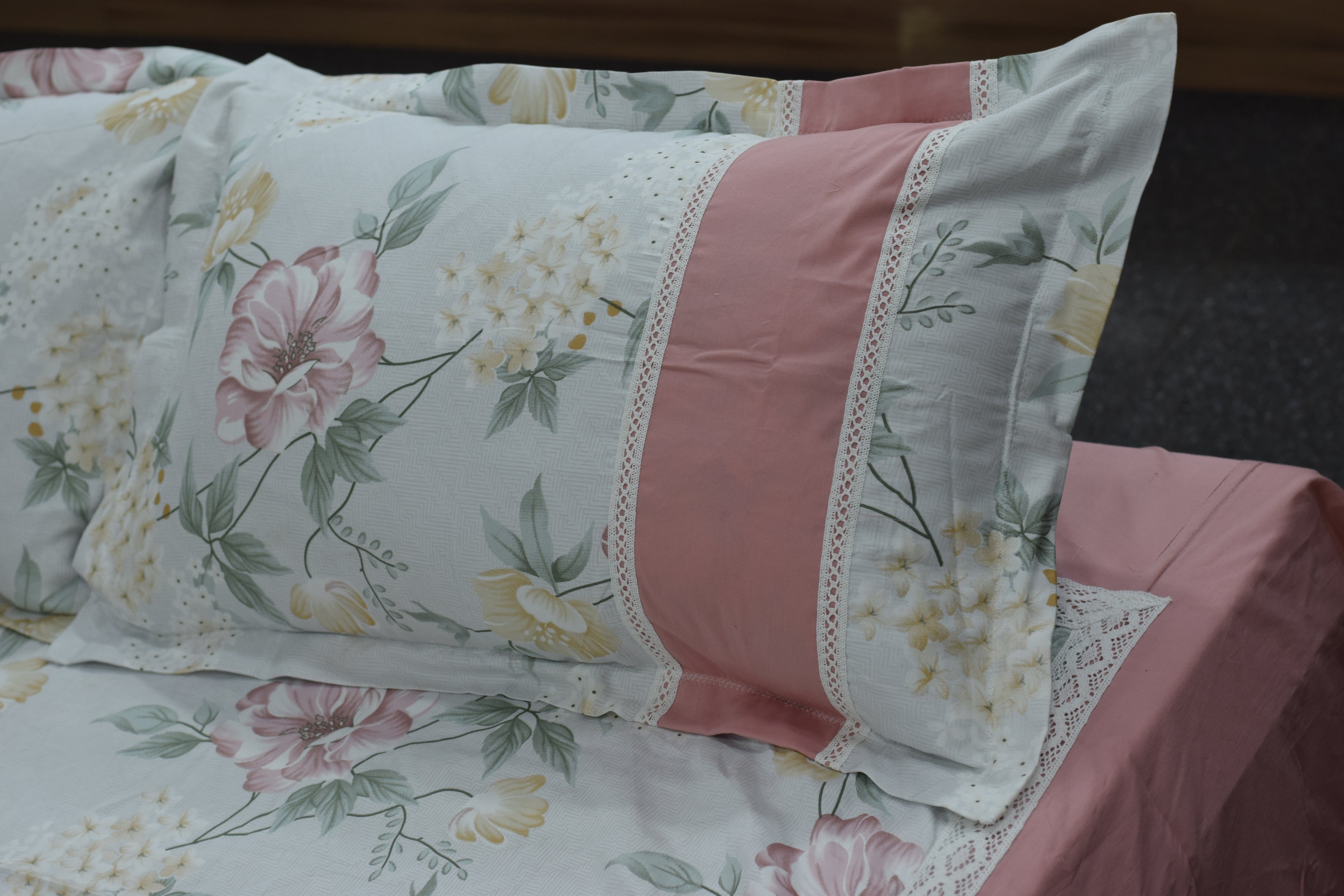 Blush Bloom Floral King Size Bedspread with Pillow Covers