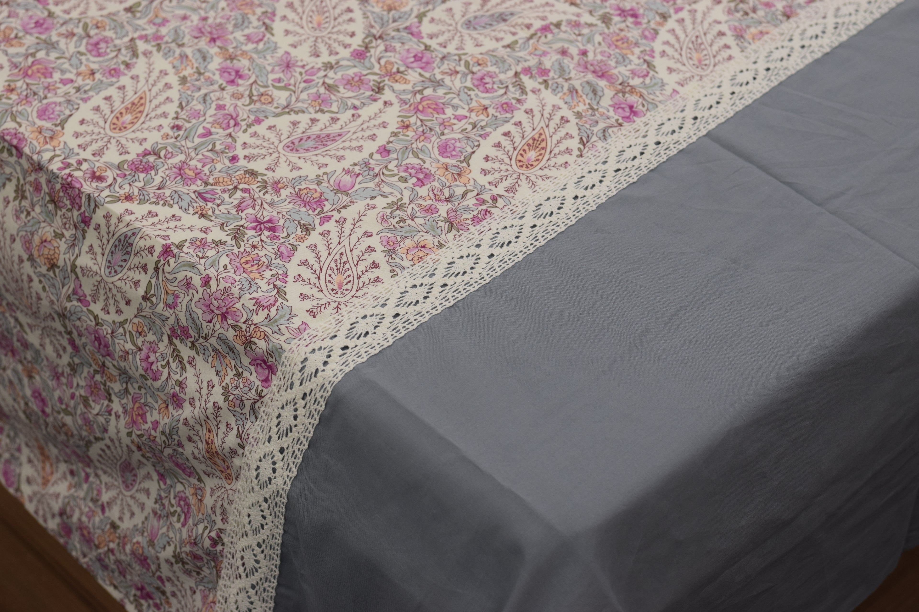 Elegant Paisley Floral King Size Bedspread Set with Pillow Covers – Grey & Pink Cotton Blend Bedding