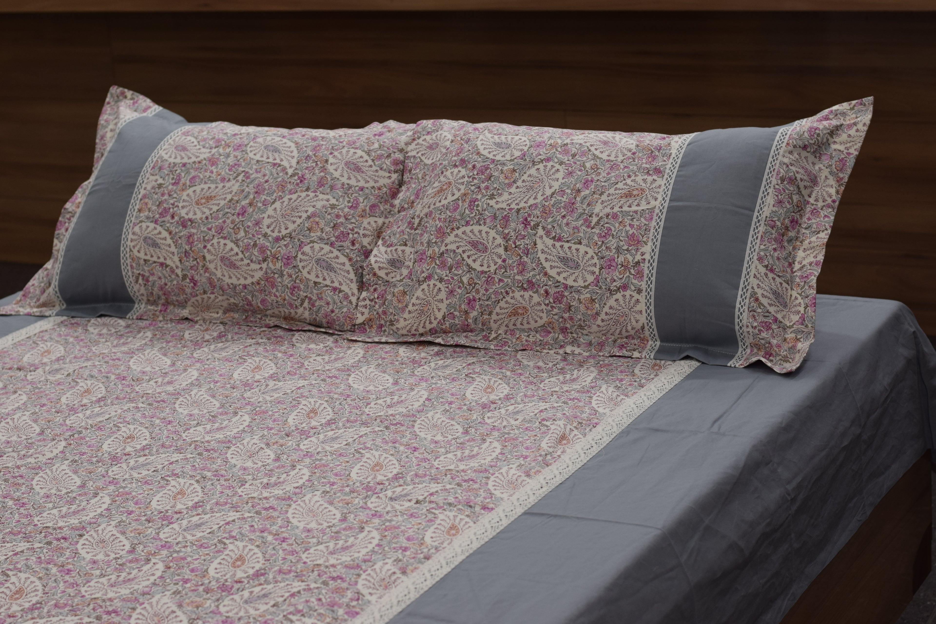 Elegant Paisley Floral King Size Bedspread Set with Pillow Covers – Grey & Pink Cotton Blend Bedding