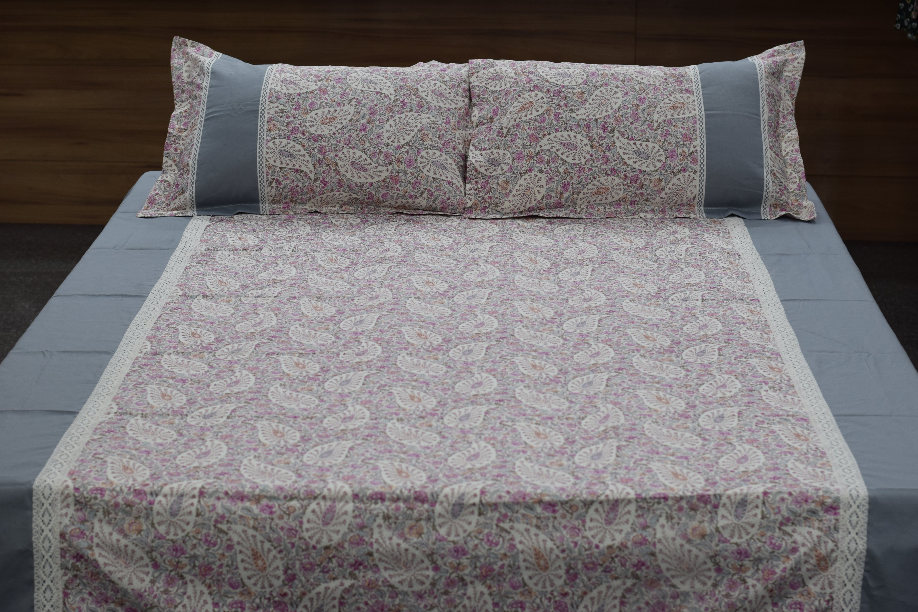 Elegant Paisley Floral King Size Bedspread Set with Pillow Covers – Grey & Pink Cotton Blend Bedding