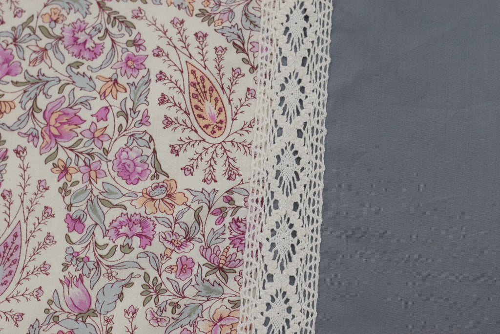 Elegant Paisley Floral King Size Bedspread Set with Pillow Covers – Grey & Pink Cotton Blend Bedding