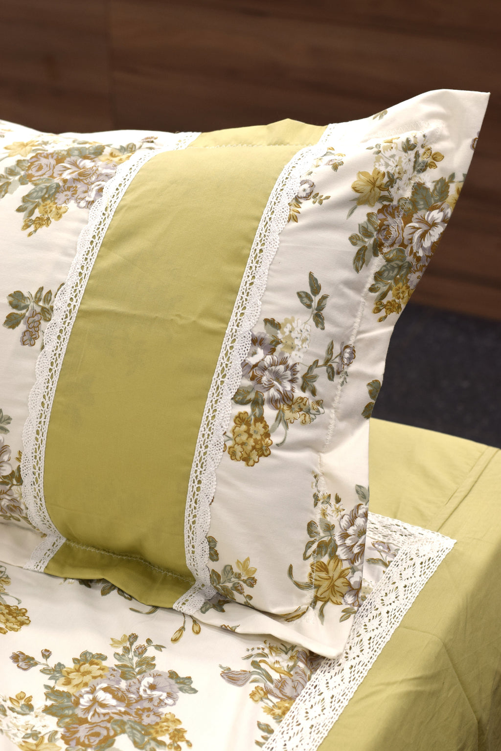 Premium Floral King Size Bedspread Set with 2 Pillow Covers | Cotton Blend |  Green & White | 98 × 102 Inches