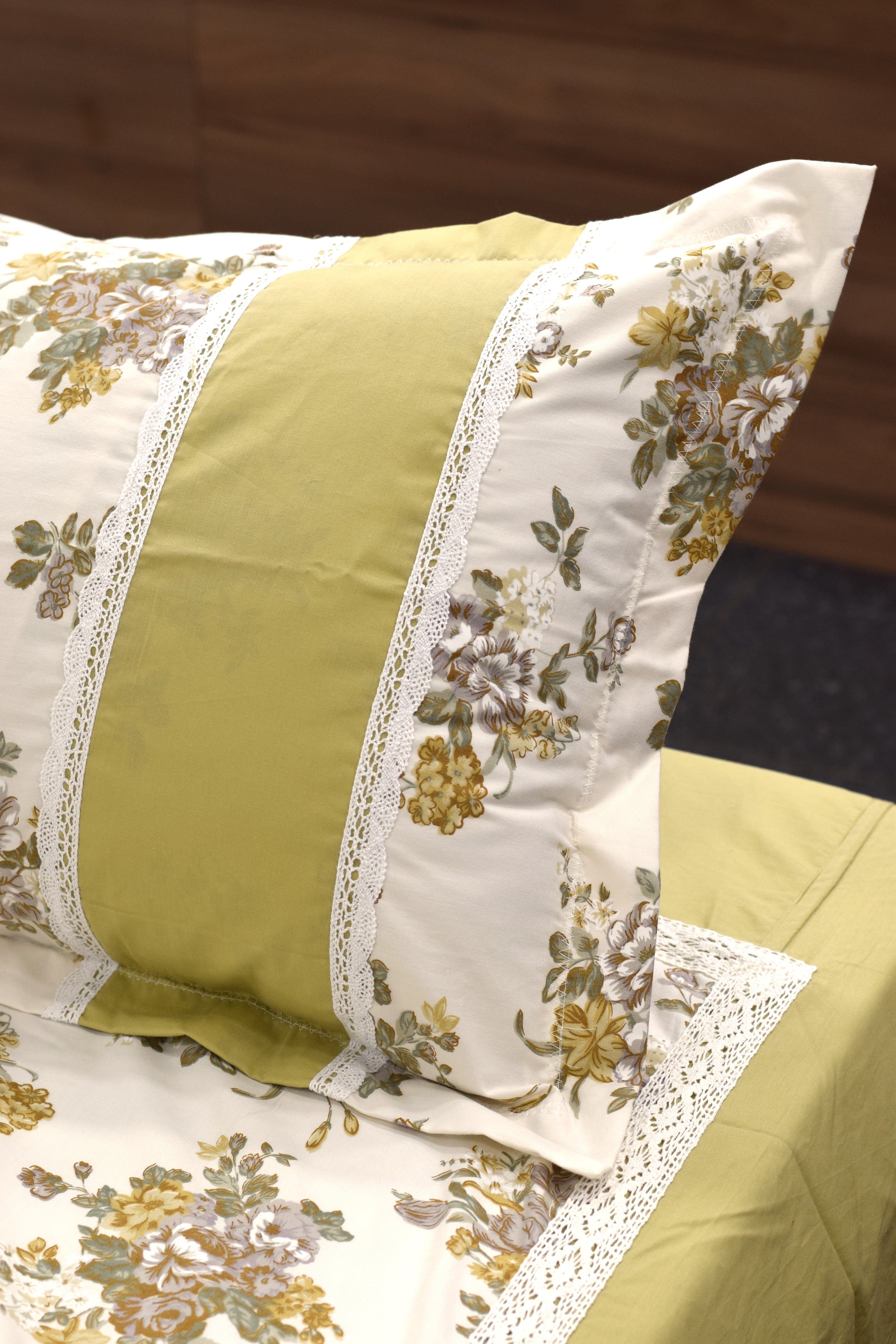 Premium Floral King Size Bedspread Set with 2 Pillow Covers | Cotton Blend |  Green & White | 98 × 102 Inches