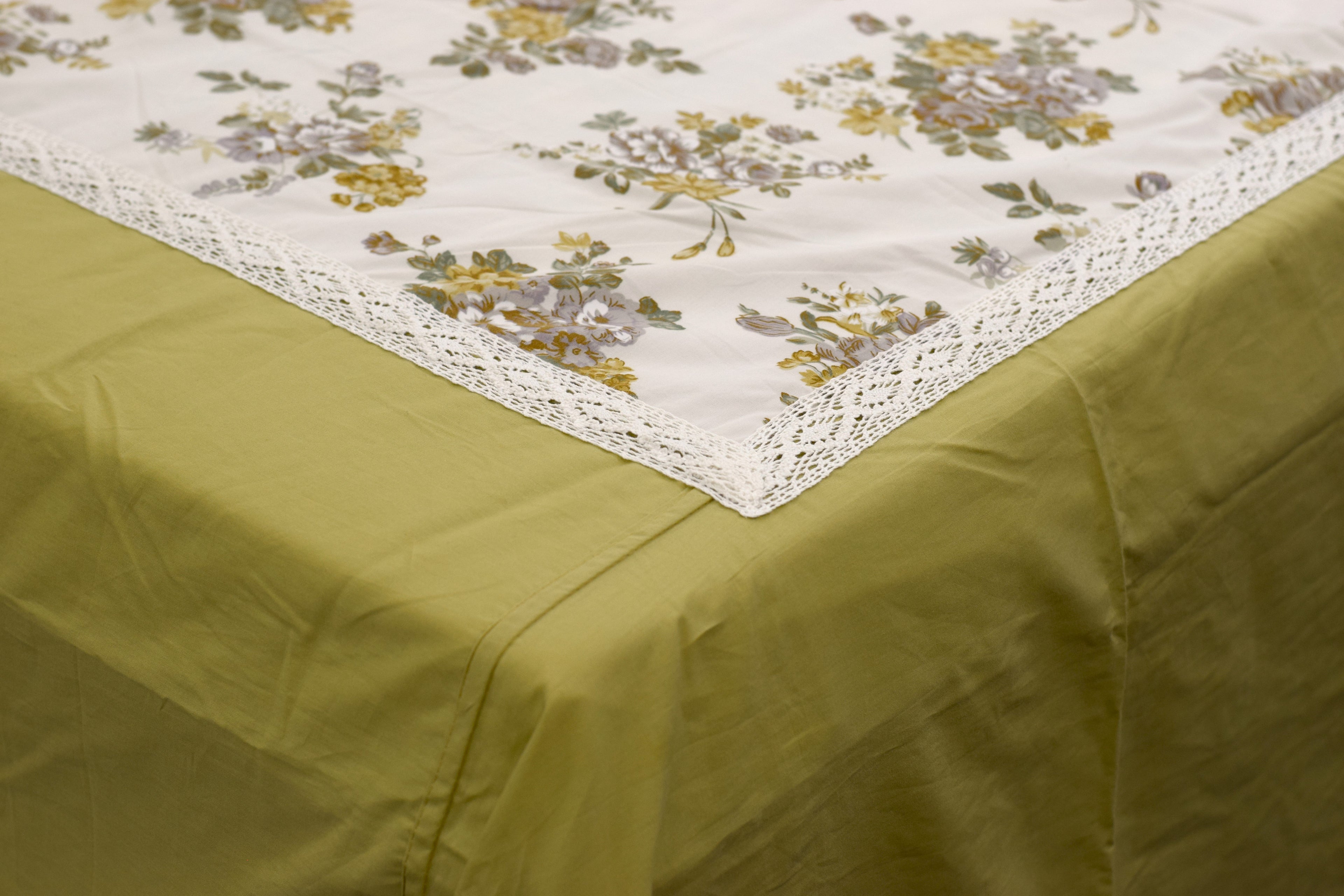 Premium Floral King Size Bedspread Set with 2 Pillow Covers | Cotton Blend |  Green & White | 98 × 102 Inches