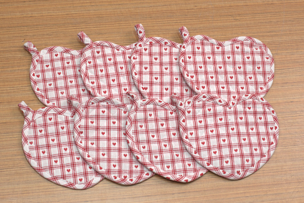 Heart-Shaped Hot Pad / Pot Holder – Red Checkered Heart Print Kitchen Heat Pad