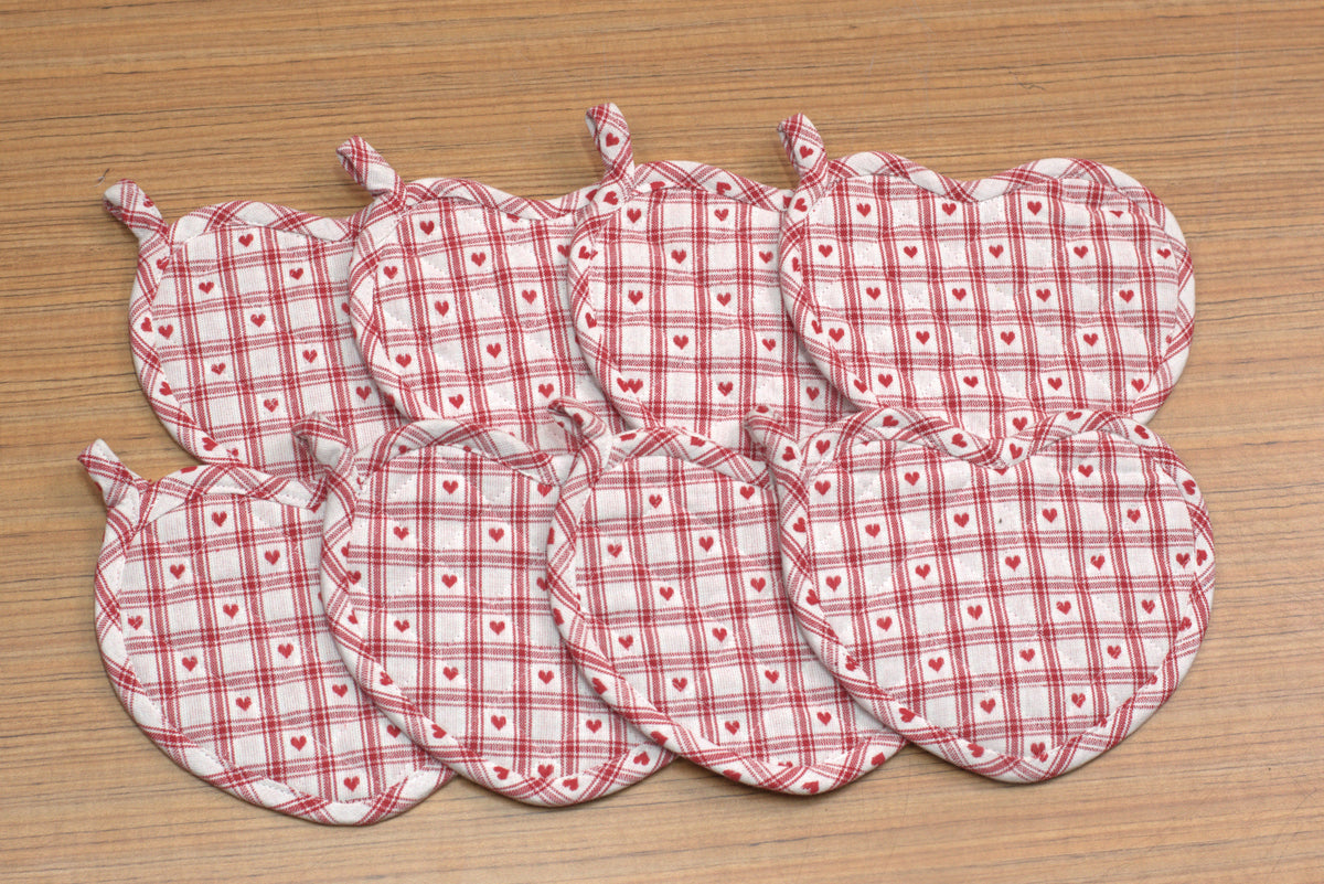 Heart-Shaped Hot Pad / Pot Holder – Red Checkered Heart Print Kitchen Heat Pad