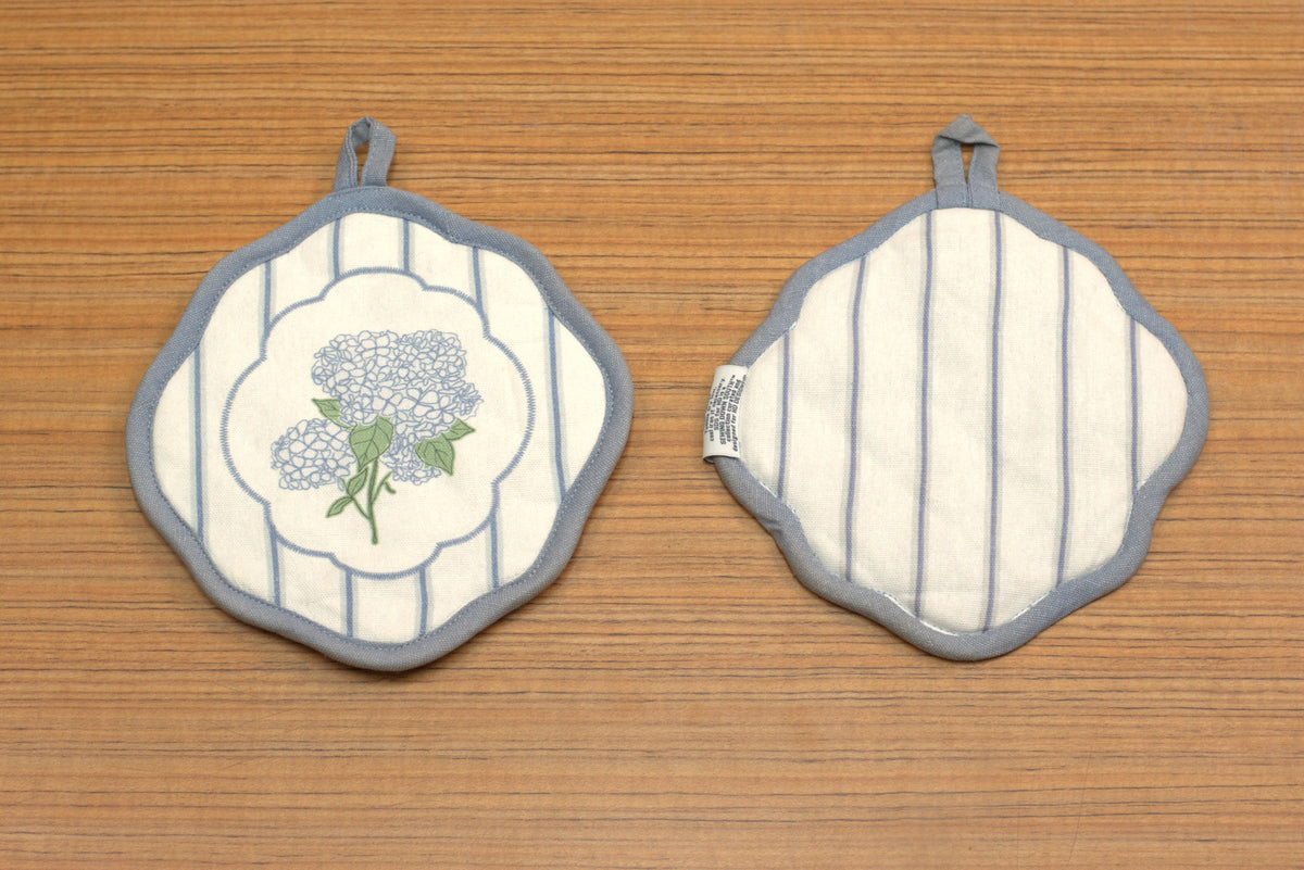 Floral Print Hot Pad / Pot Holder – Blue & White Decorative Kitchen Heat Pad