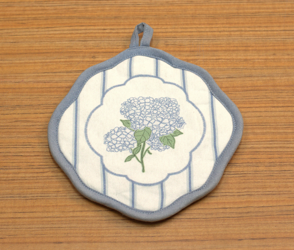 Floral Print Hot Pad / Pot Holder – Blue & White Decorative Kitchen Heat Pad