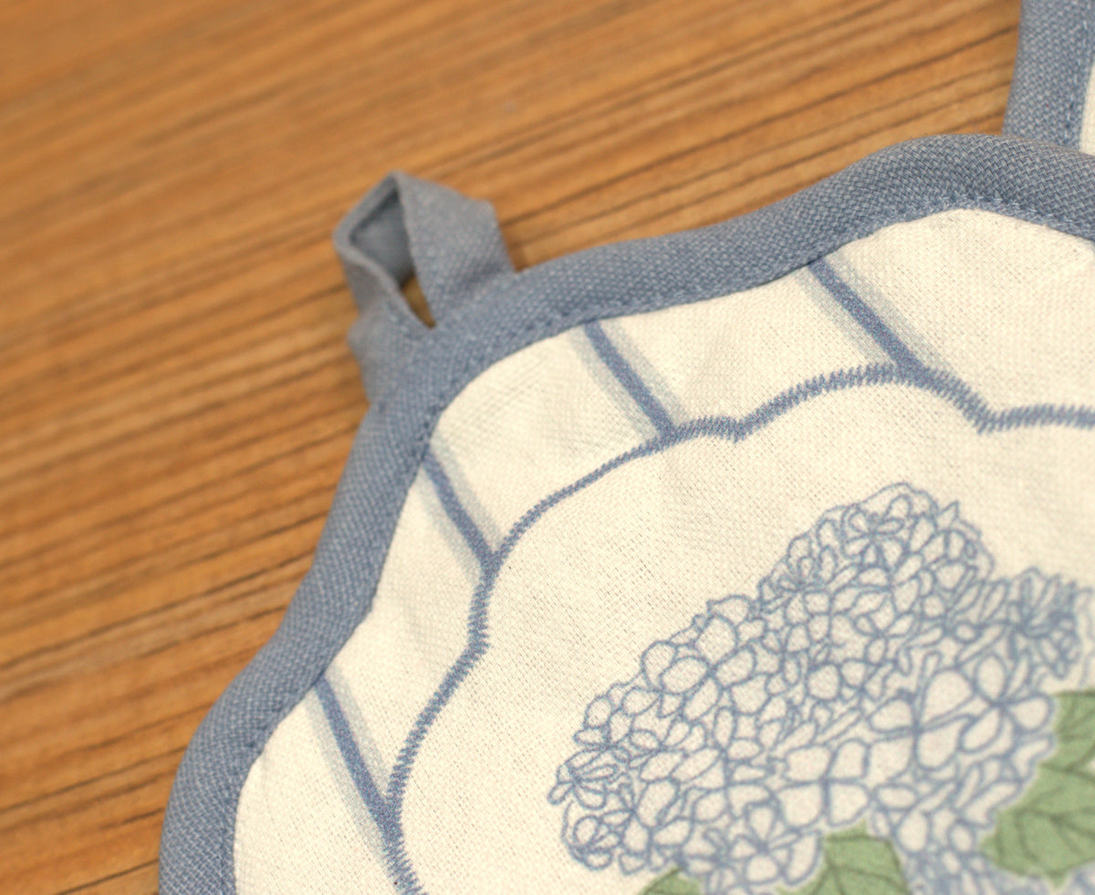 Floral Print Hot Pad / Pot Holder – Blue & White Decorative Kitchen Heat Pad