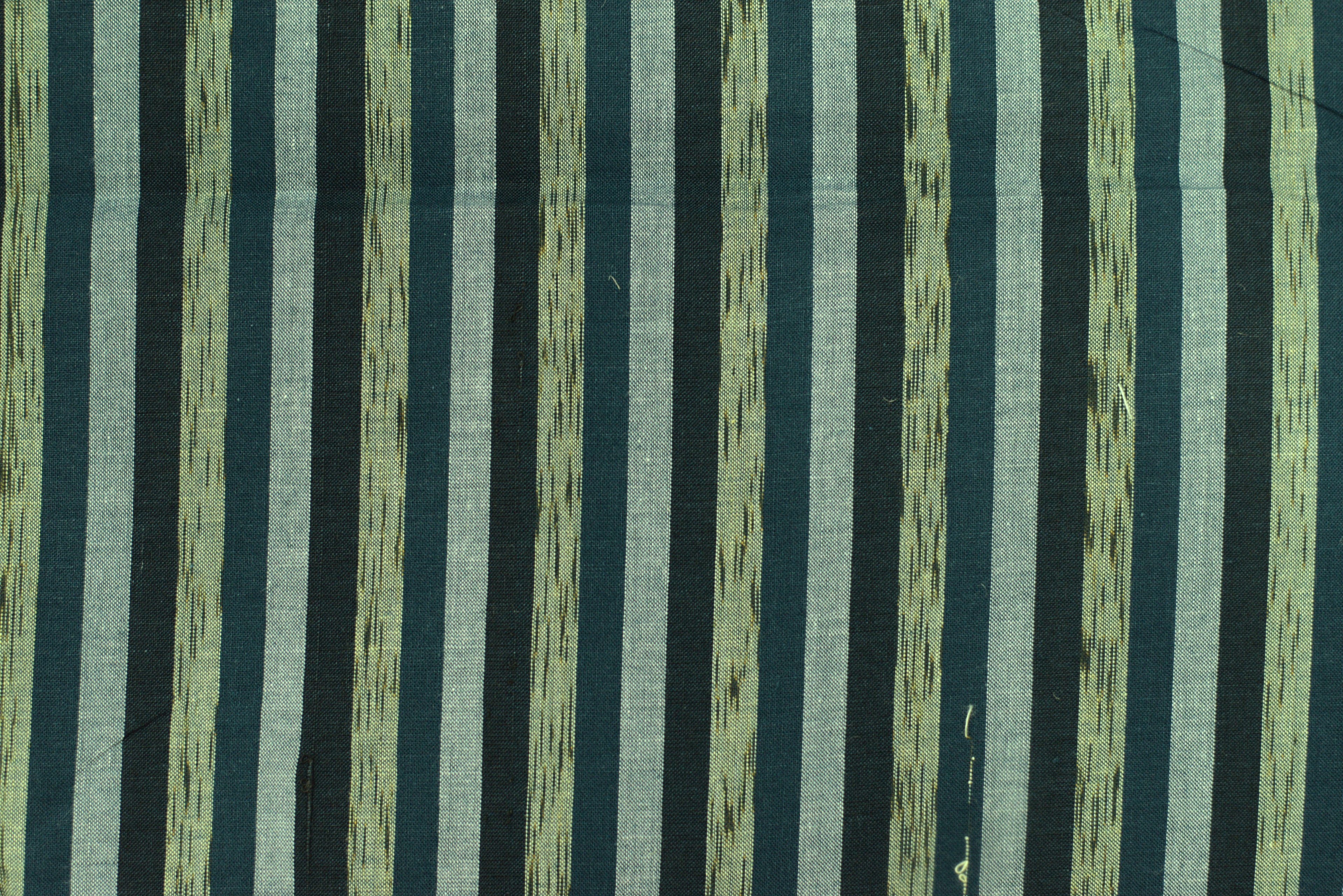 Premium Handwoven 2.10m Kaili Lungi – Classic Indigo & Olive Striped Cotton