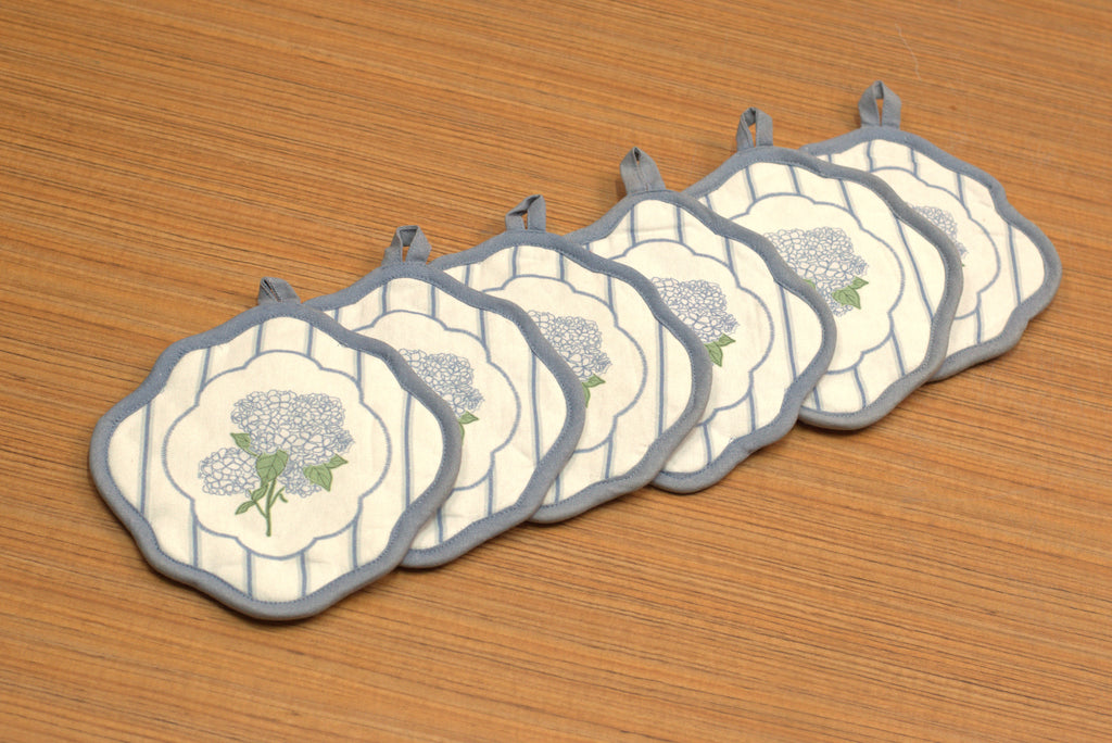 Floral Print Hot Pad / Pot Holder – Blue & White Decorative Kitchen Heat Pad