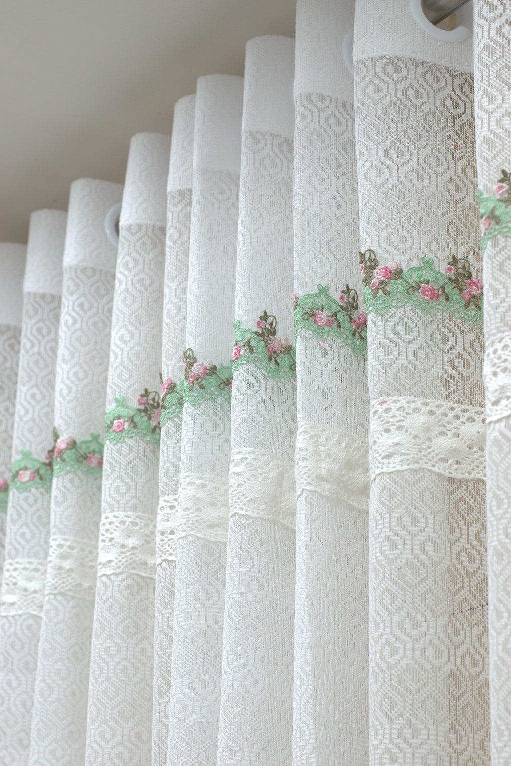 Elegant White Sheer Eyelet Curtain with Floral Lace Border – 2.10m x 122cm