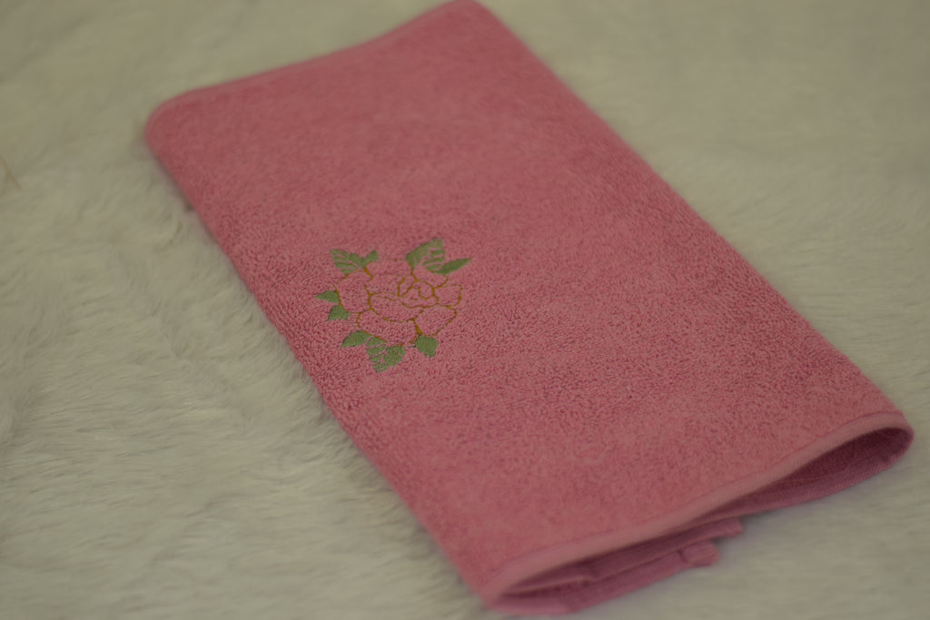 Turkish Embroidered Pink Towel – Rose Bloom Motif on Soft Cotton