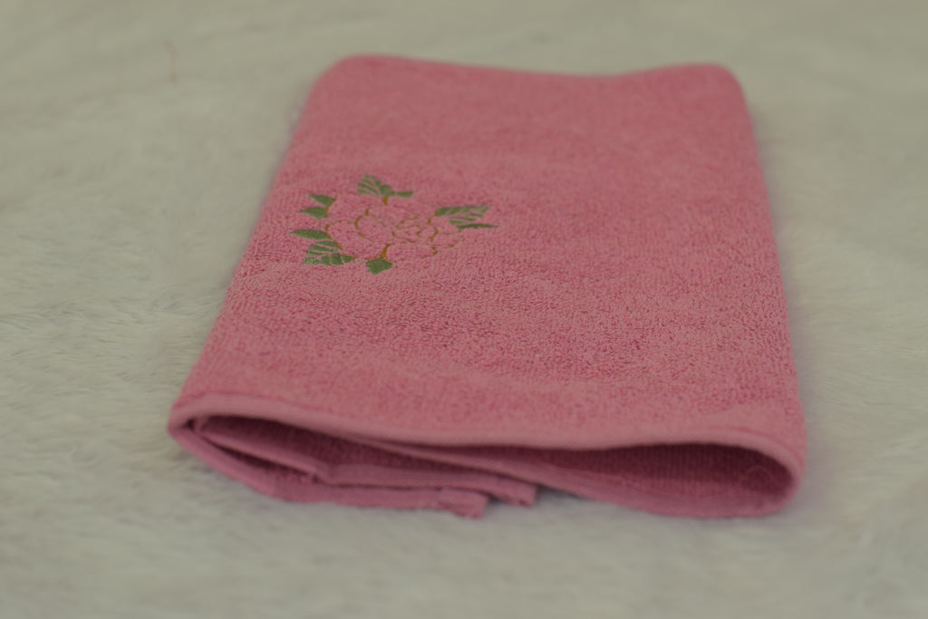Turkish Embroidered Pink Towel – Rose Bloom Motif on Soft Cotton