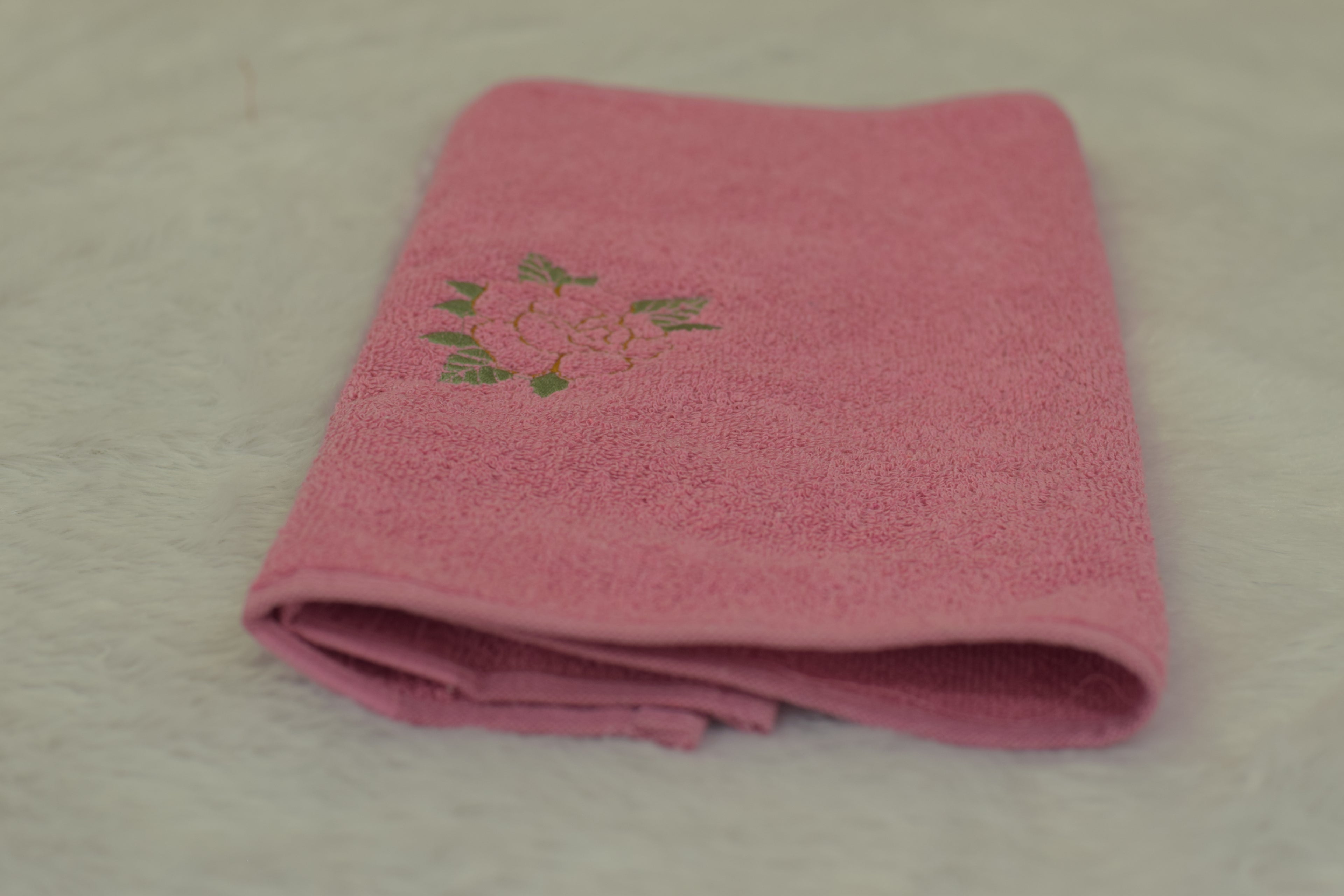 Turkish Embroidered Pink Towel – Rose Bloom Motif on Soft Cotton