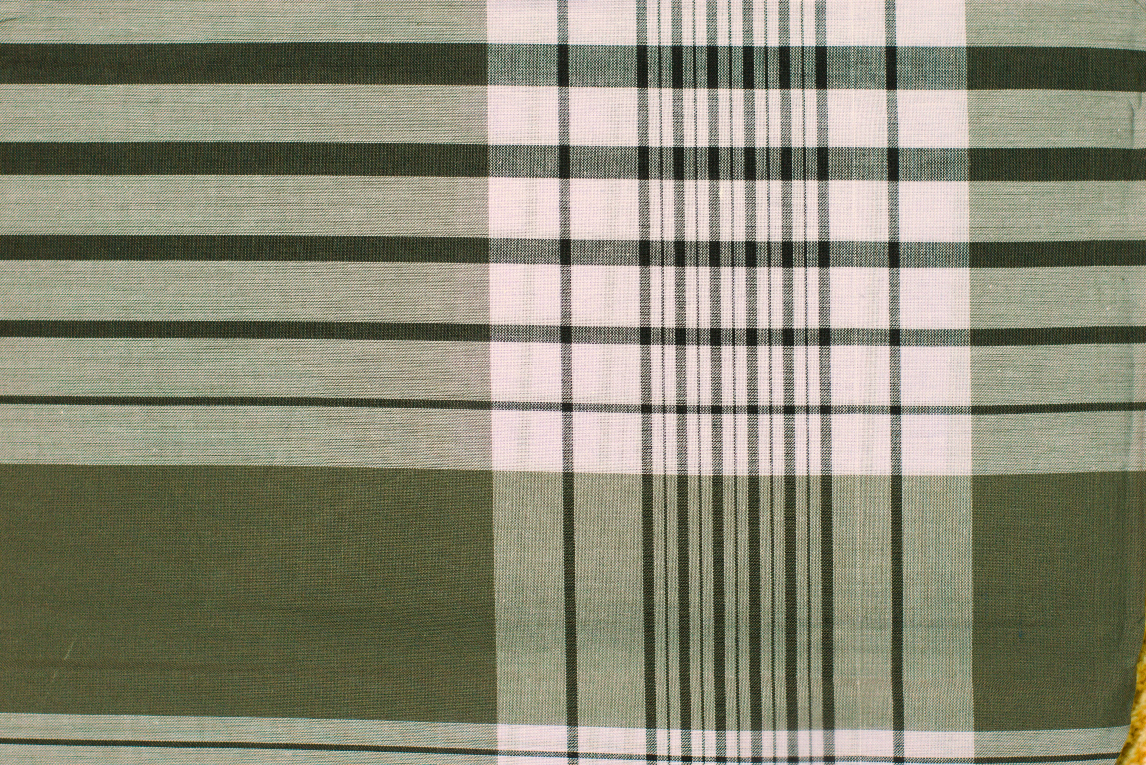Premium Handloom Cotton Kaili (2.10 Meters) – Classic Olive & Grey Plaid Lungi