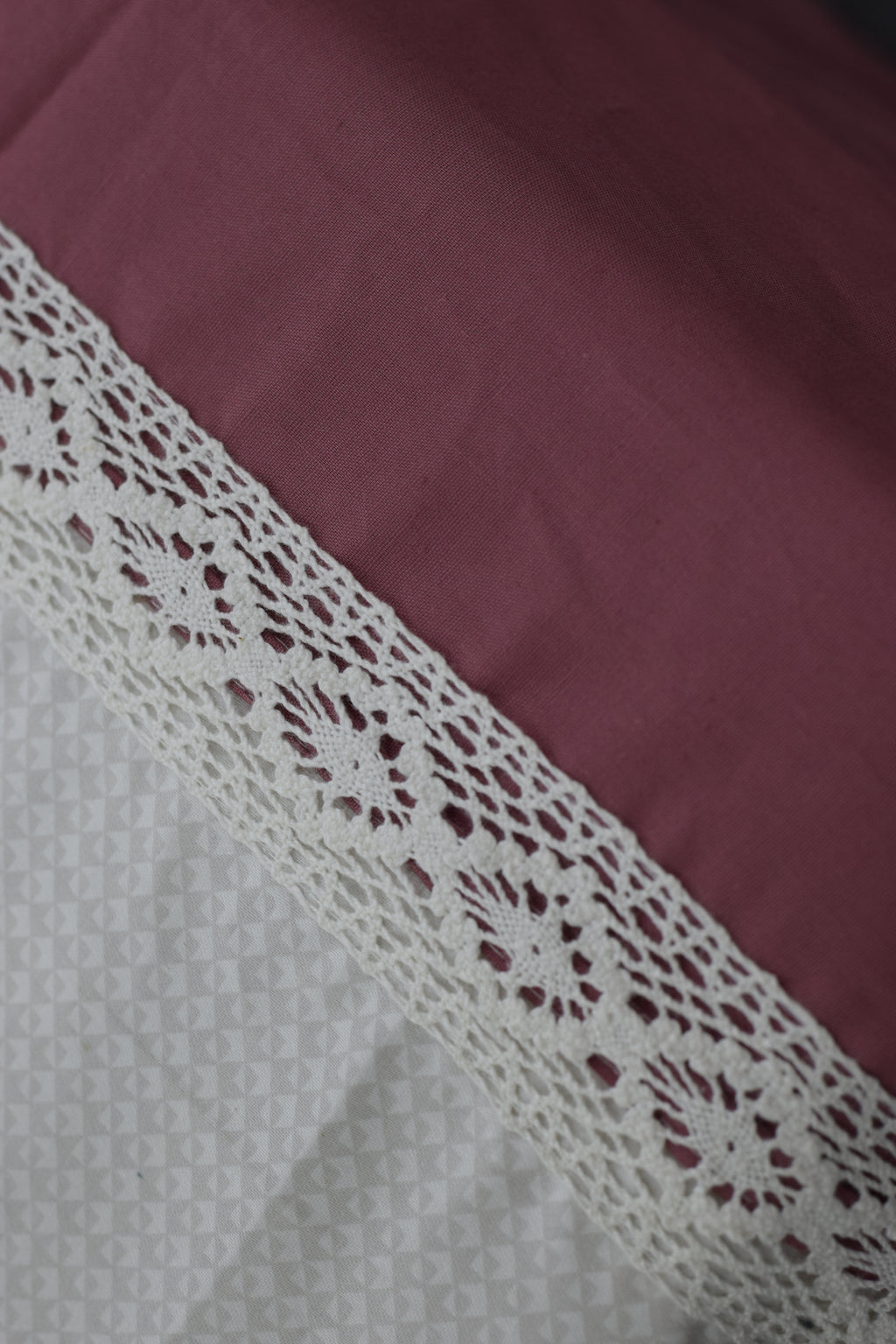 Elegant Floral King Size Bedspread Set with Lace Border –  Blend, Pink & Ivory