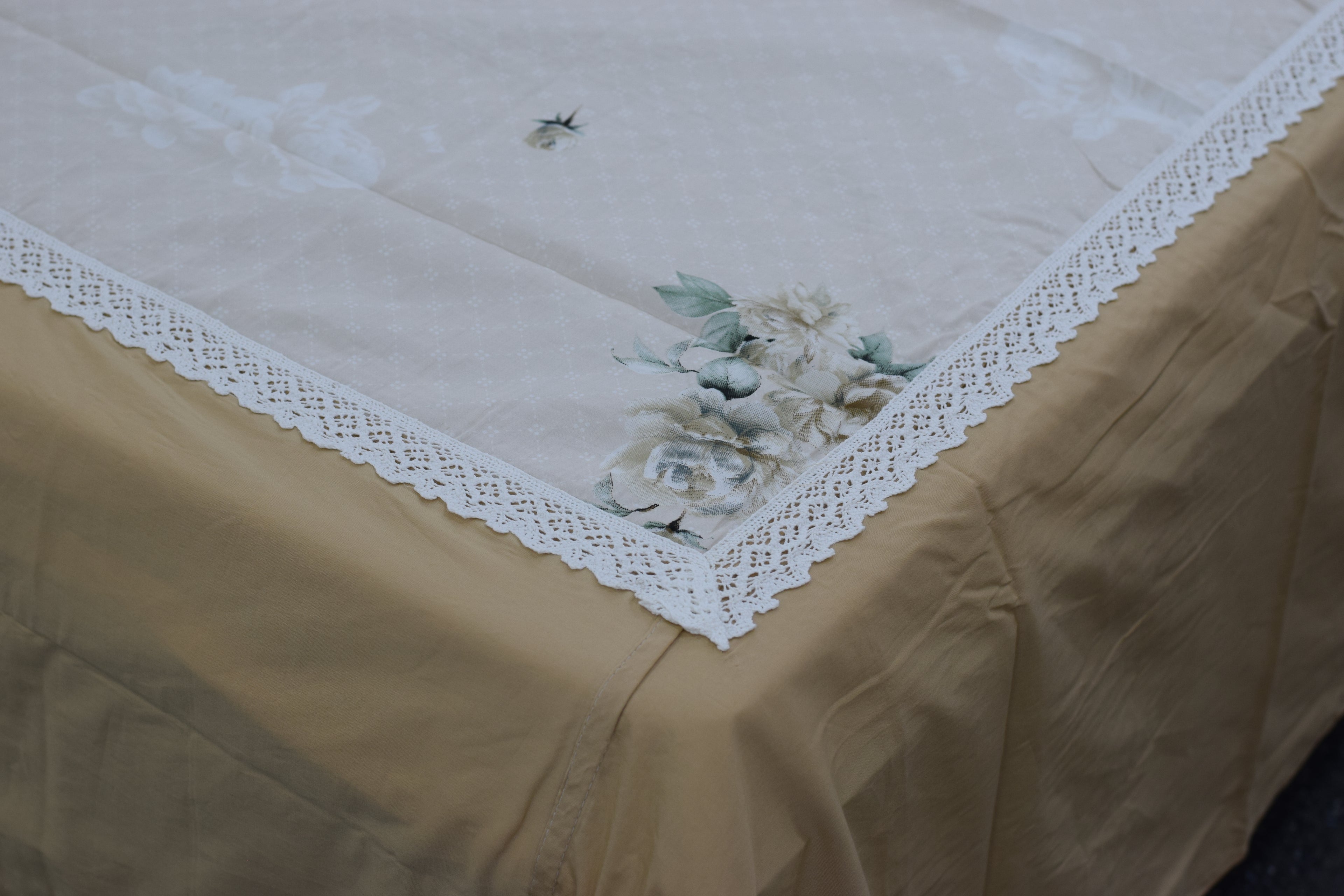Elegant Ivory Floral King Size Bedspread Set with Pillow Covers – Premium Lace Border Design